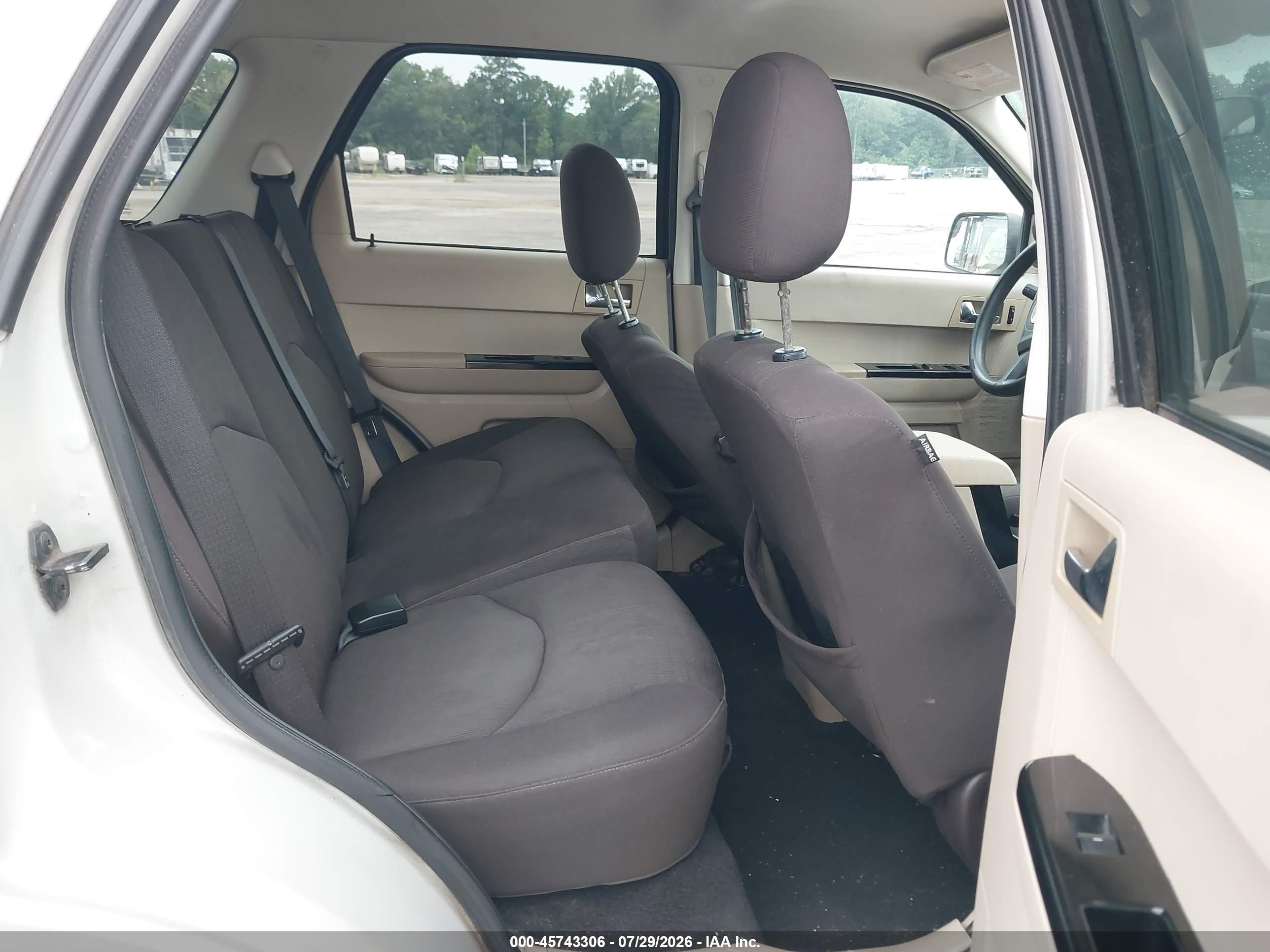 2008 Mazda Tribute I Touring Cream vin: 4F2CZ92Z68KM24821