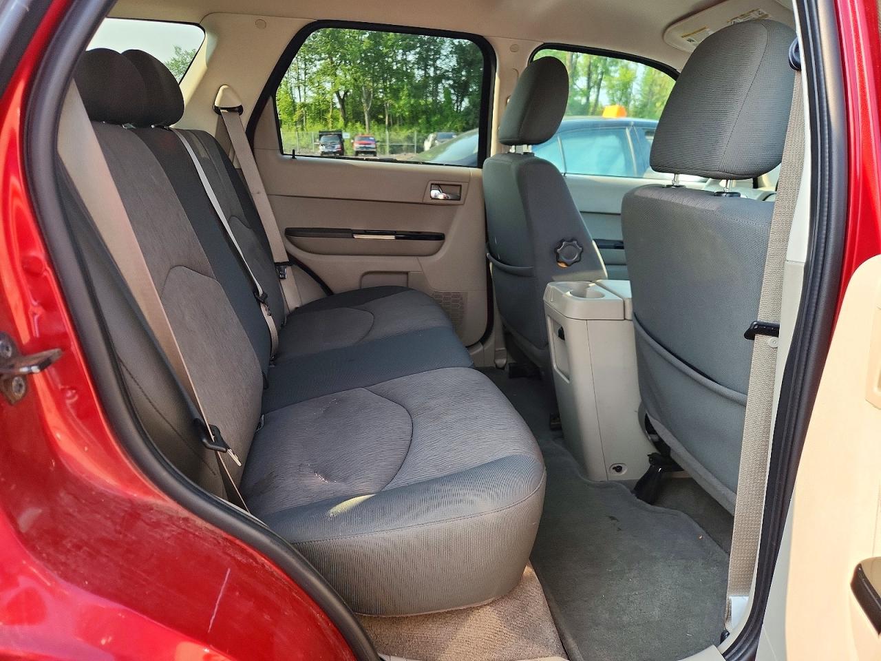 2008 Mazda Tribute I Red vin: 4F2CZ92Z98KM32184