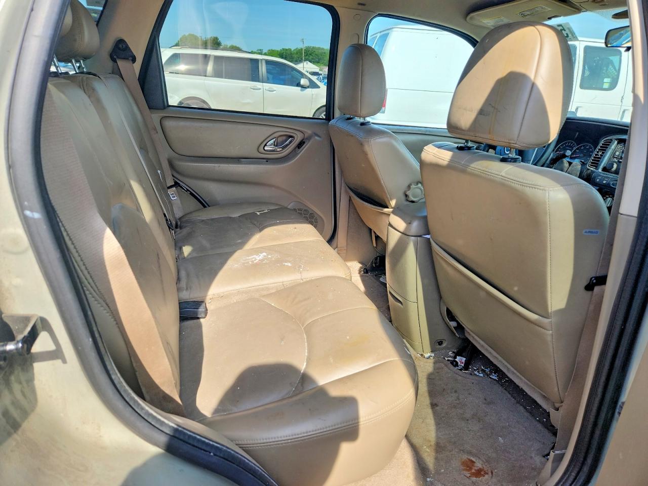 2005 Mazda Tribute S Beige vin: 4F2CZ96155KM48642