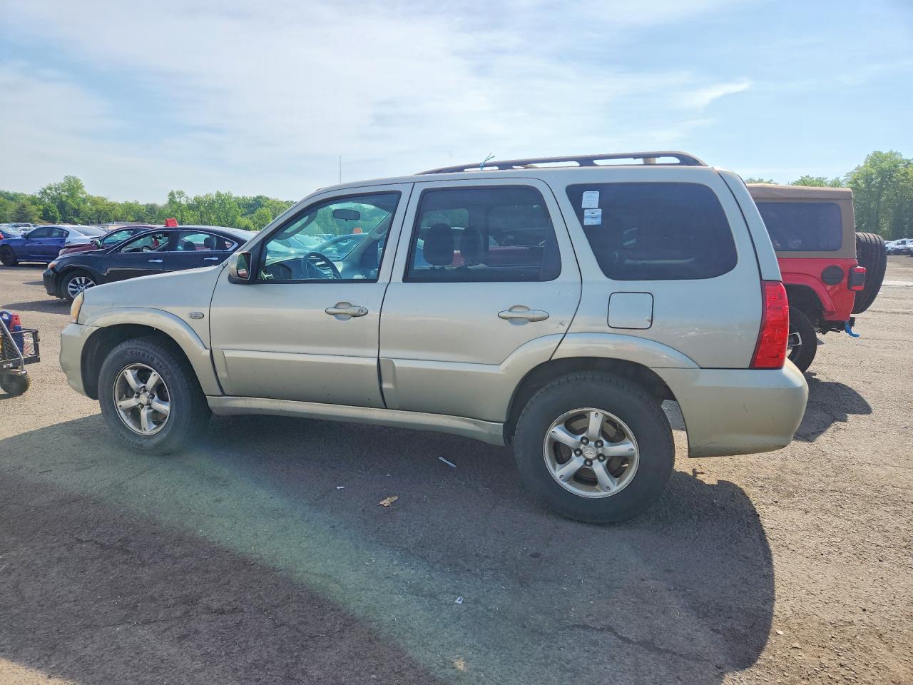 2005 Mazda Tribute S Beige vin: 4F2CZ96155KM48642