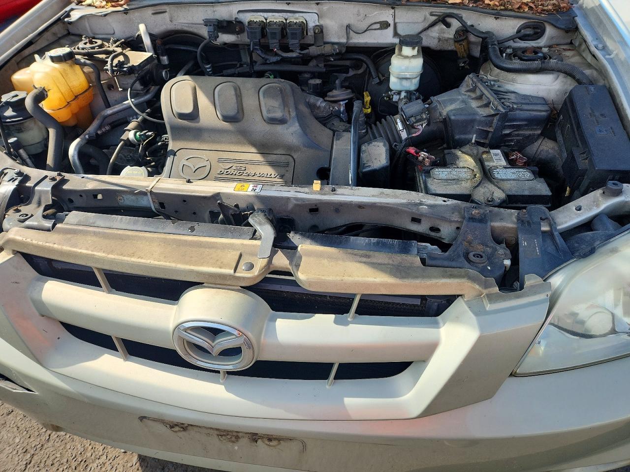 2005 Mazda Tribute S Beige vin: 4F2CZ96155KM48642