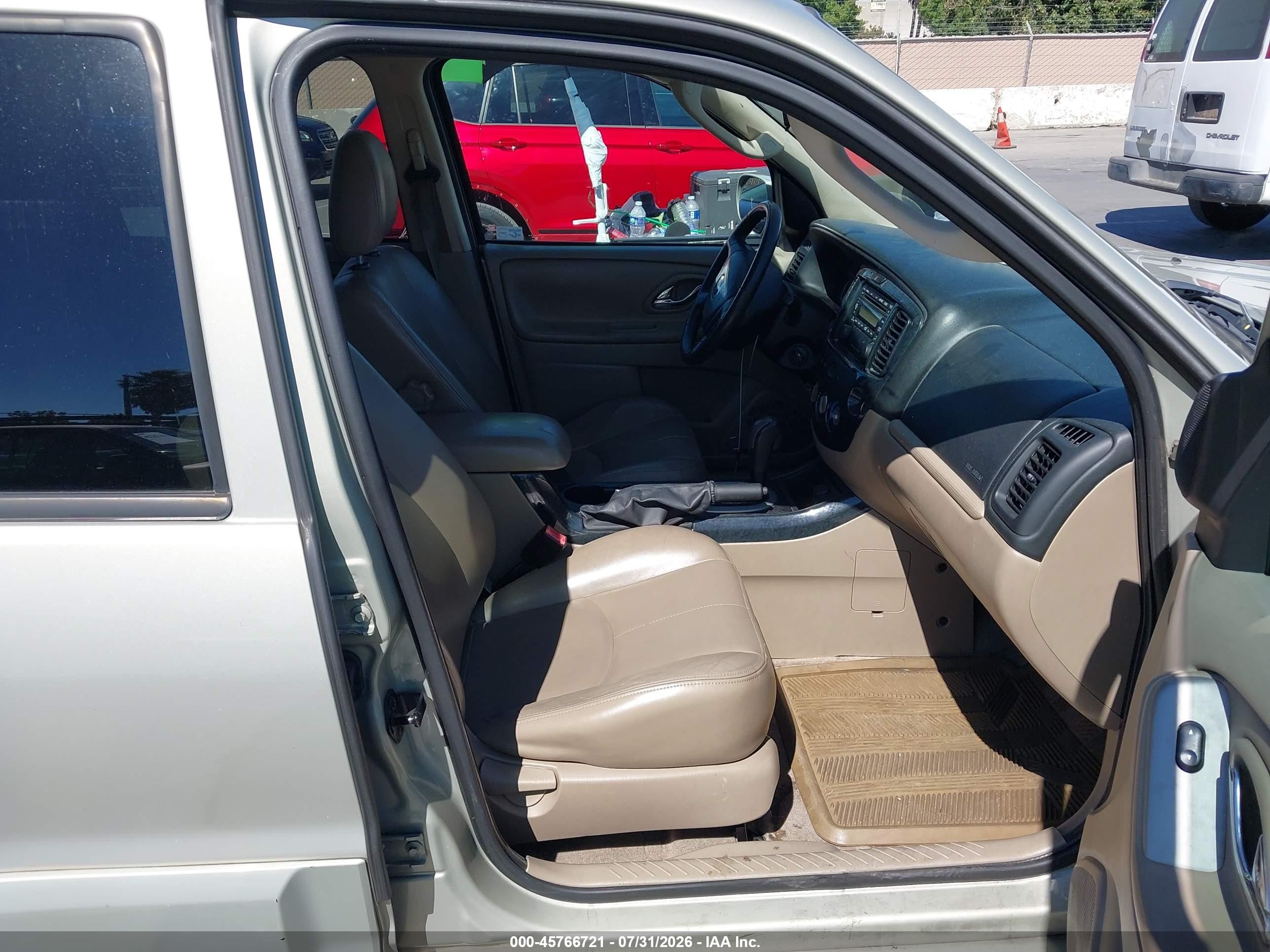 2005 Mazda Tribute S Champagne vin: 4F2CZ96195KM51687