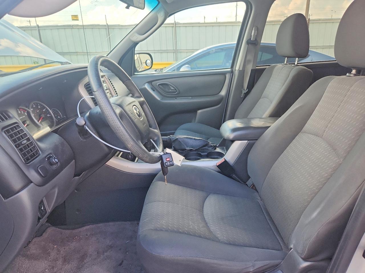 2005 Mazda Tribute I Серебряный vin: 4F2YZ02Z35KM17743