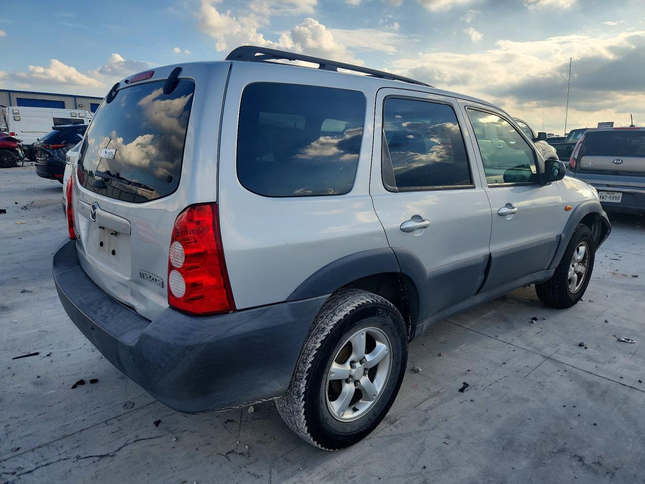2005 Mazda Tribute I Серебряный vin: 4F2YZ02Z35KM17743
