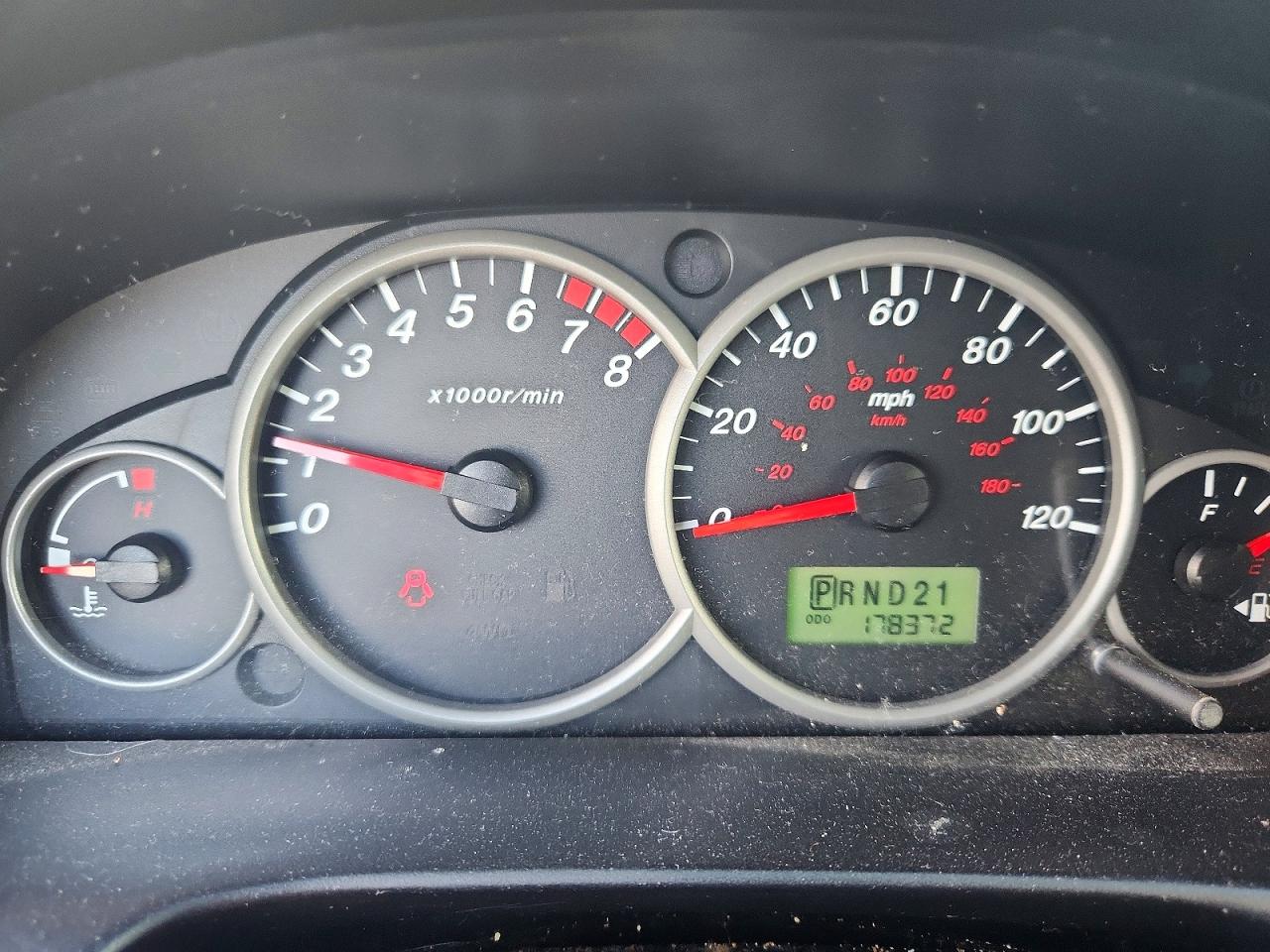 2005 Mazda Tribute I Серебряный vin: 4F2YZ02Z35KM17743