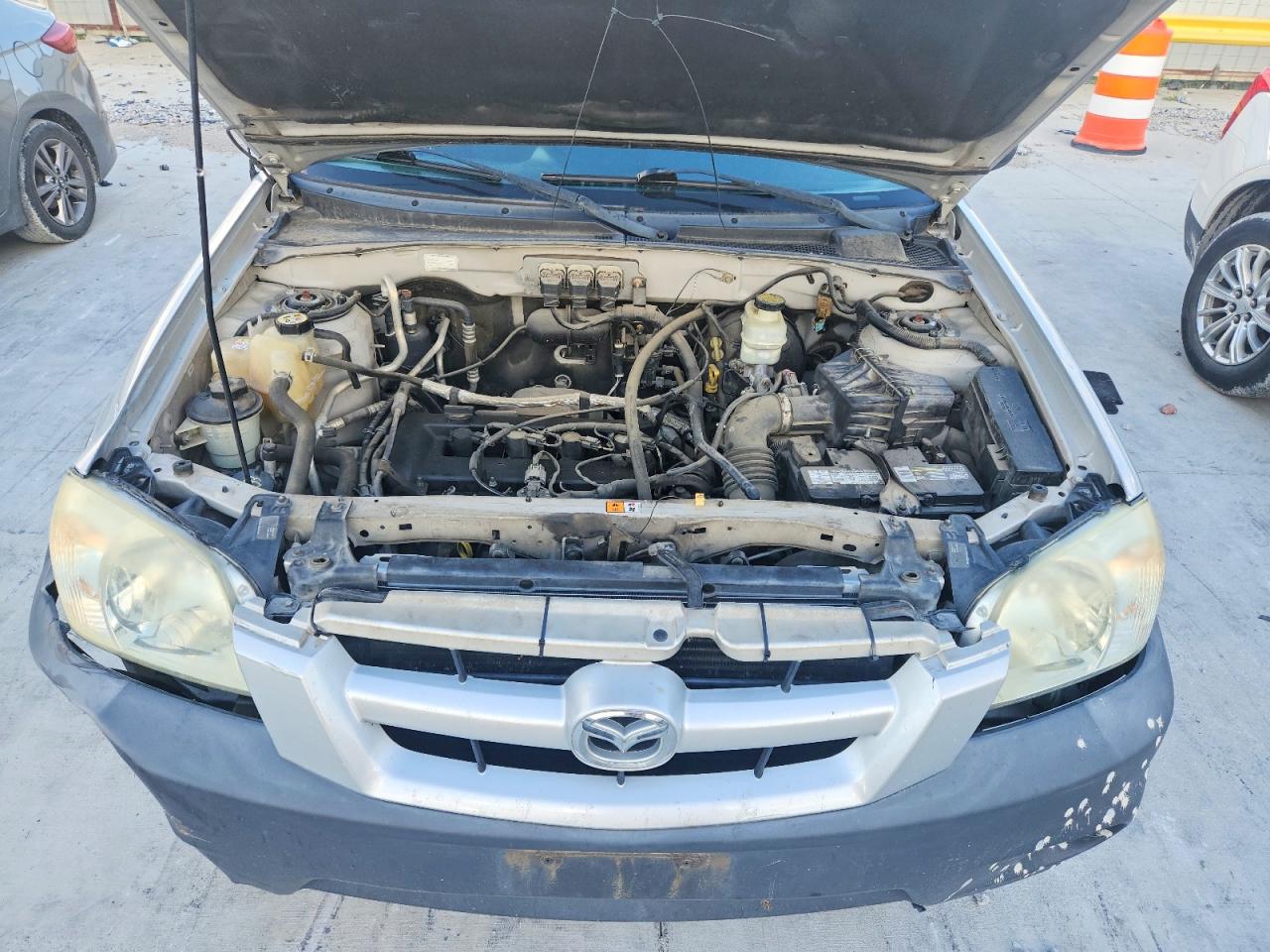 2005 Mazda Tribute I Серебряный vin: 4F2YZ02Z35KM17743