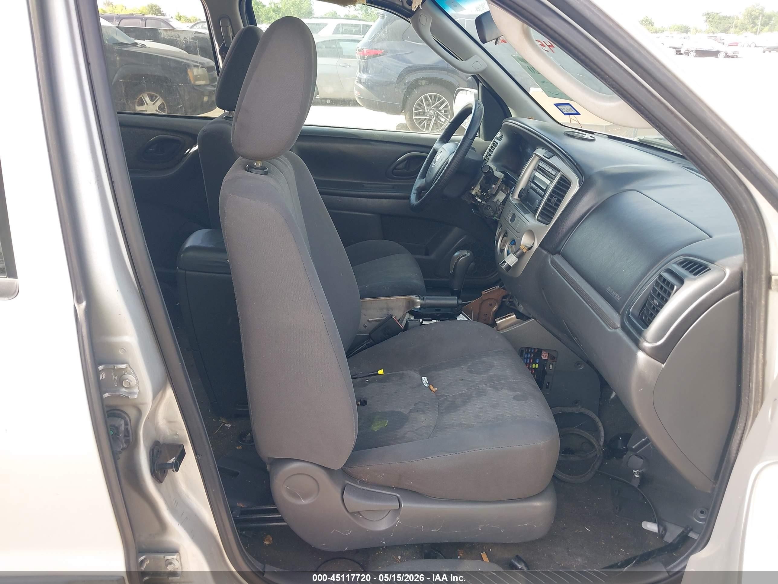 2006 Mazda Tribute I Silver vin: 4F2YZ02Z46KM23603