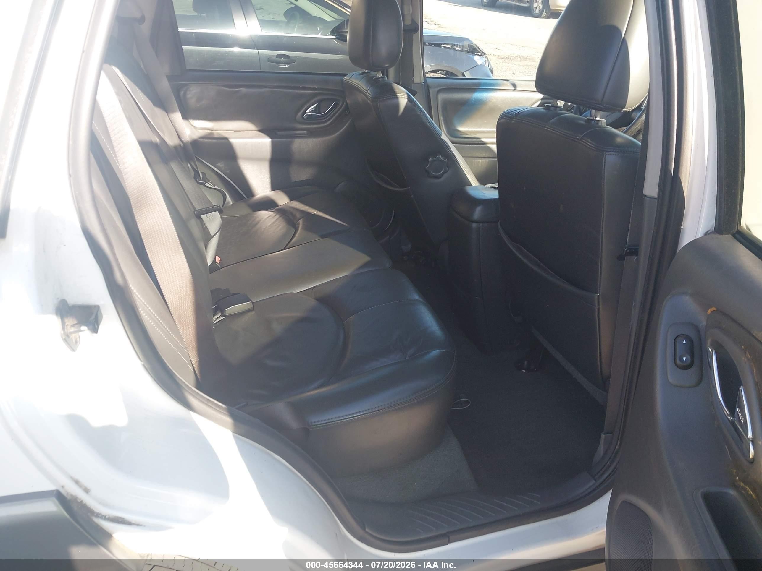 2006 Mazda Tribute I White vin: 4F2YZ02Z56KM07247