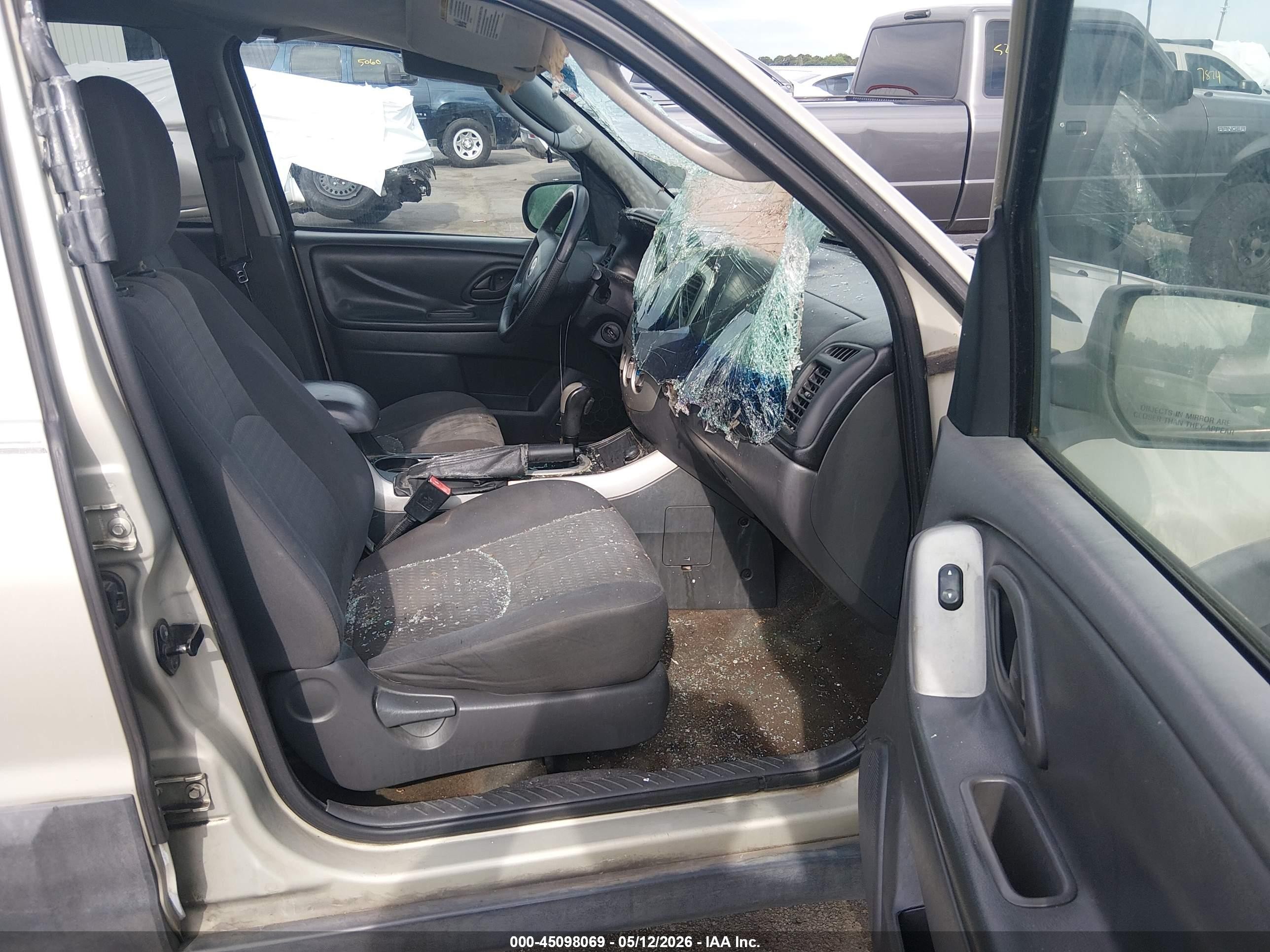 2006 Mazda Tribute I Tan vin: 4F2YZ02Z56KM13159