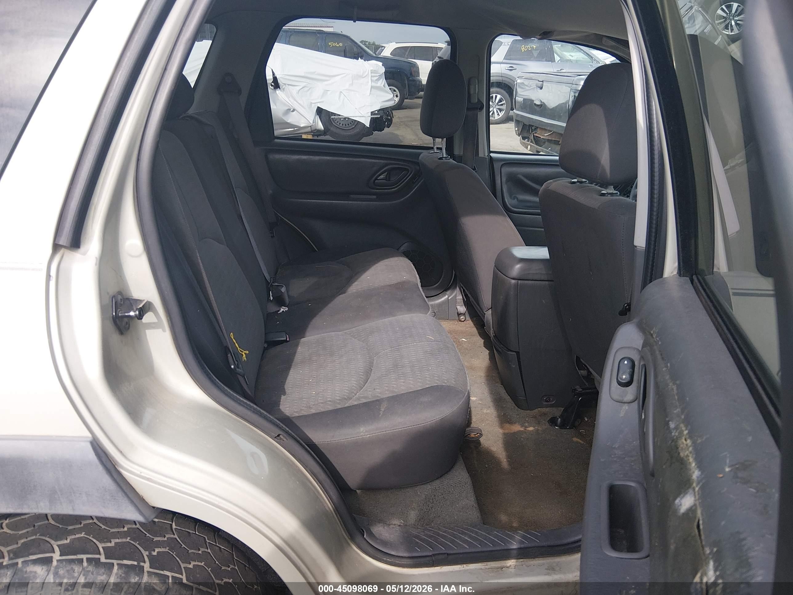 2006 Mazda Tribute I Tan vin: 4F2YZ02Z56KM13159