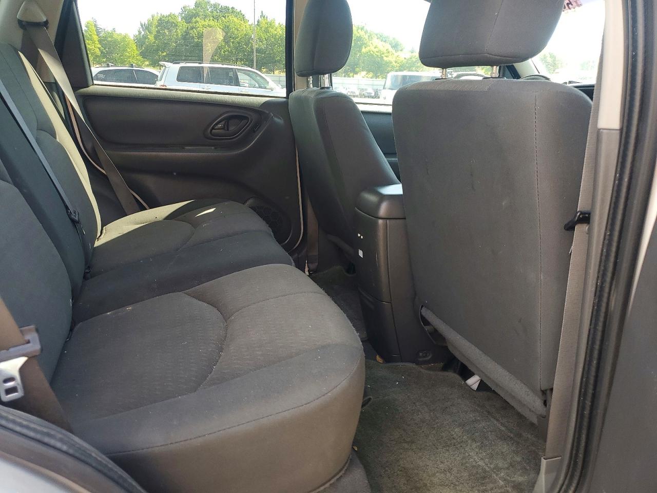 2005 Mazda Tribute I Silver vin: 4F2YZ02Z85KM14708