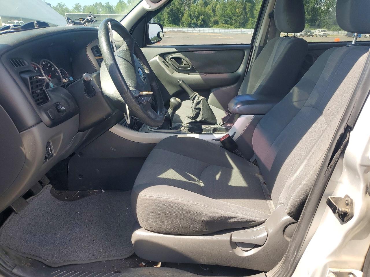 2005 Mazda Tribute I Silver vin: 4F2YZ02Z85KM14708