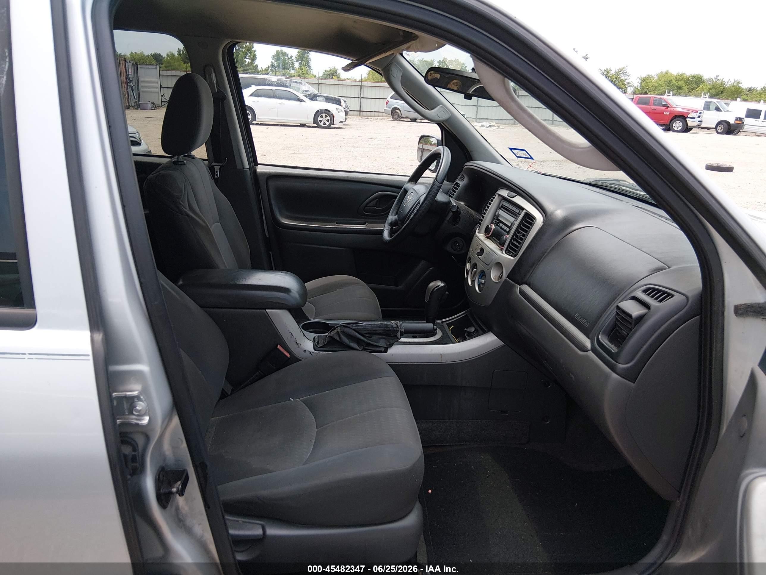2006 Mazda Tribute I Серебряный vin: 4F2YZ02Z86KM00065