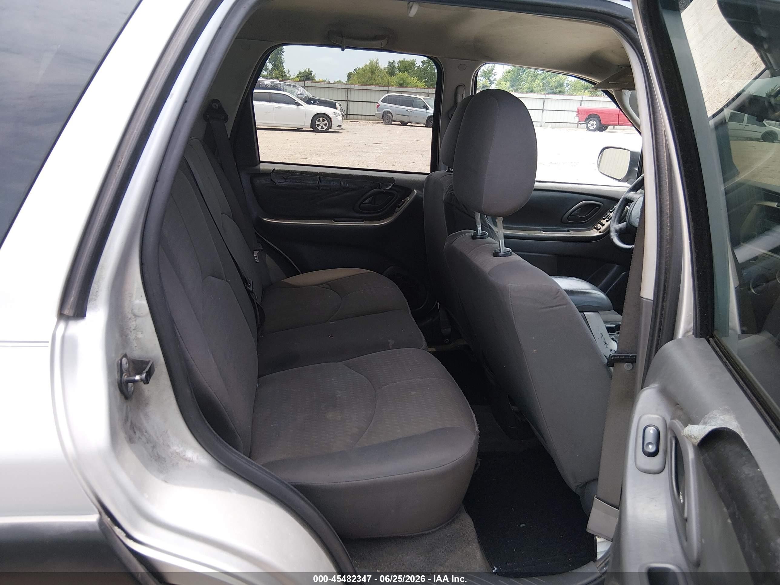 2006 Mazda Tribute I Серебряный vin: 4F2YZ02Z86KM00065