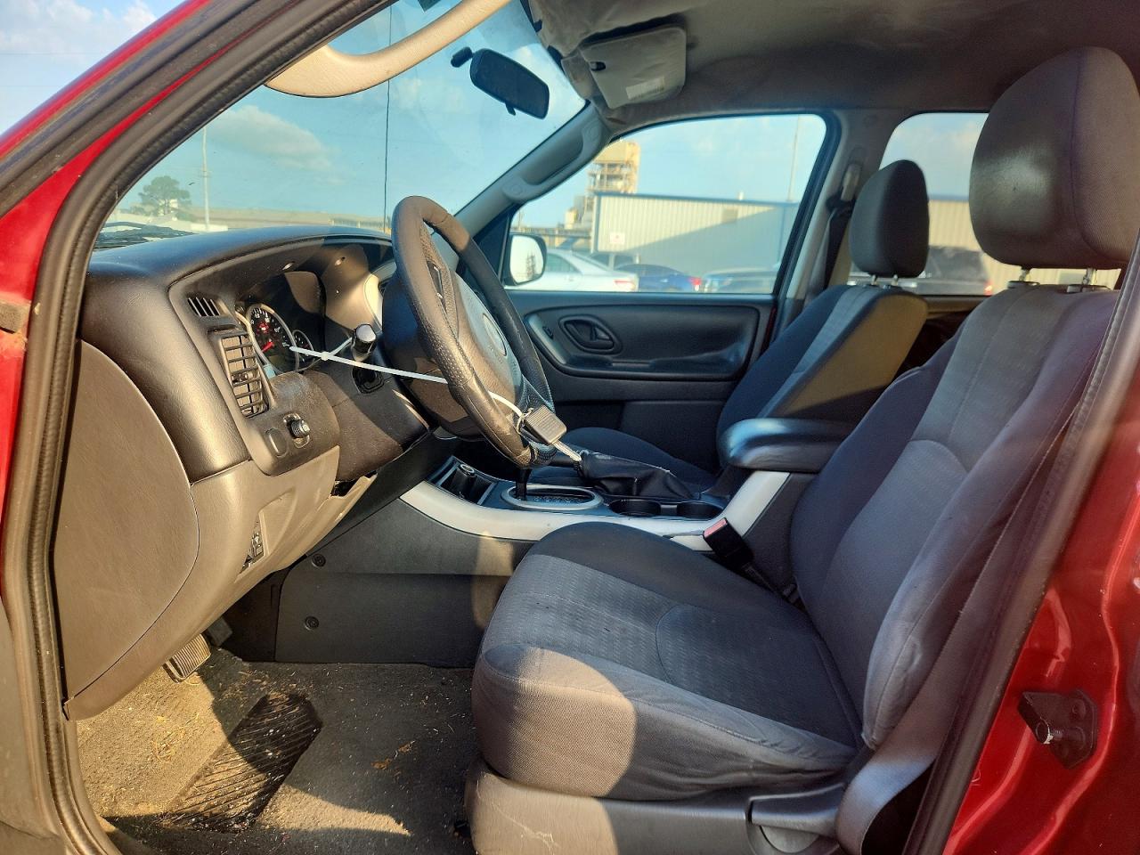 2006 Mazda Tribute Red vin: 4F2YZ02Z96KM33320