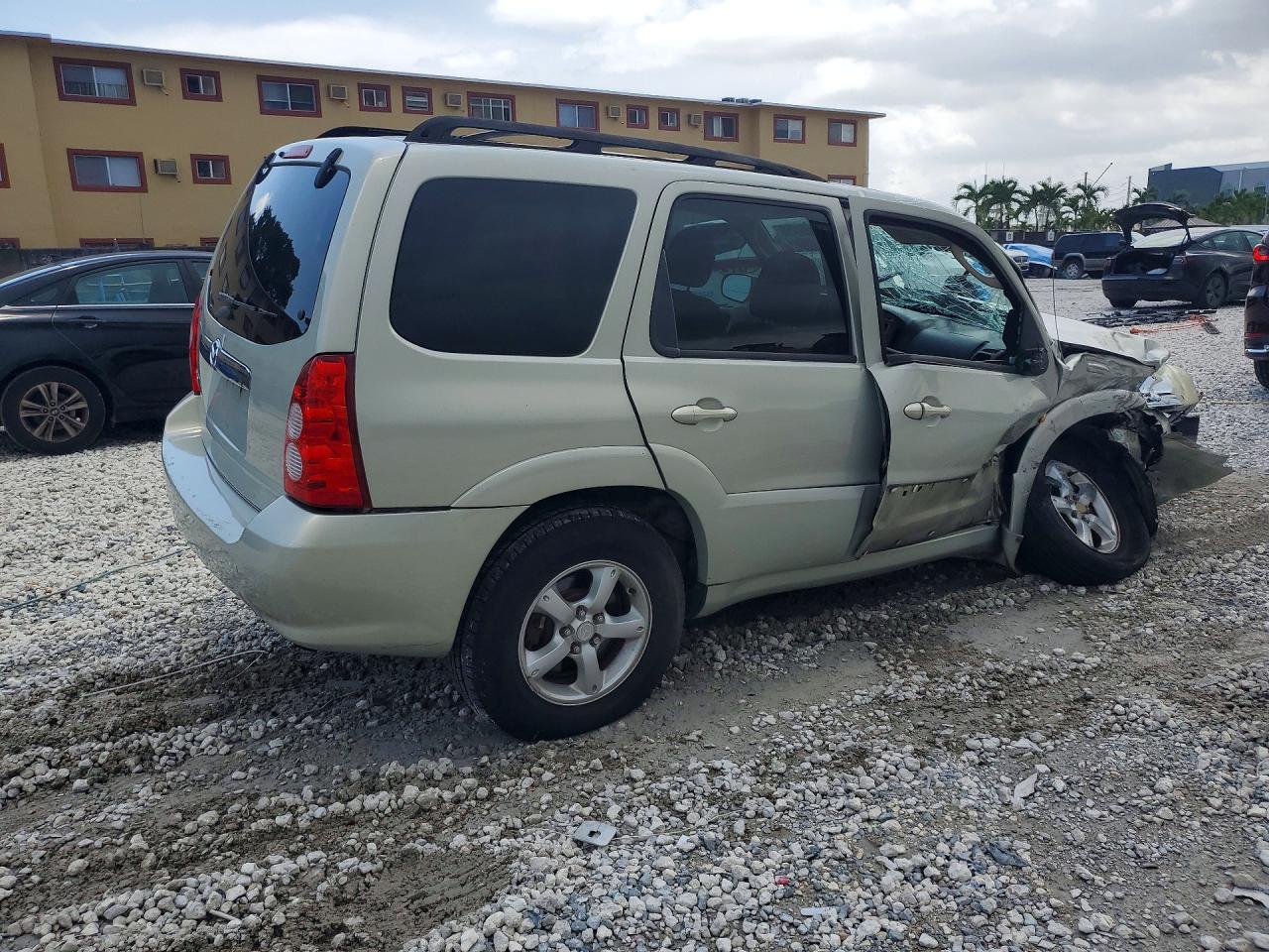 2005 Mazda Tribute S Бежевый vin: 4F2YZ04125KM01010
