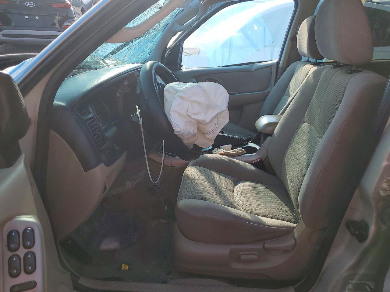 2005 Mazda Tribute S Бежевый vin: 4F2YZ04125KM01010