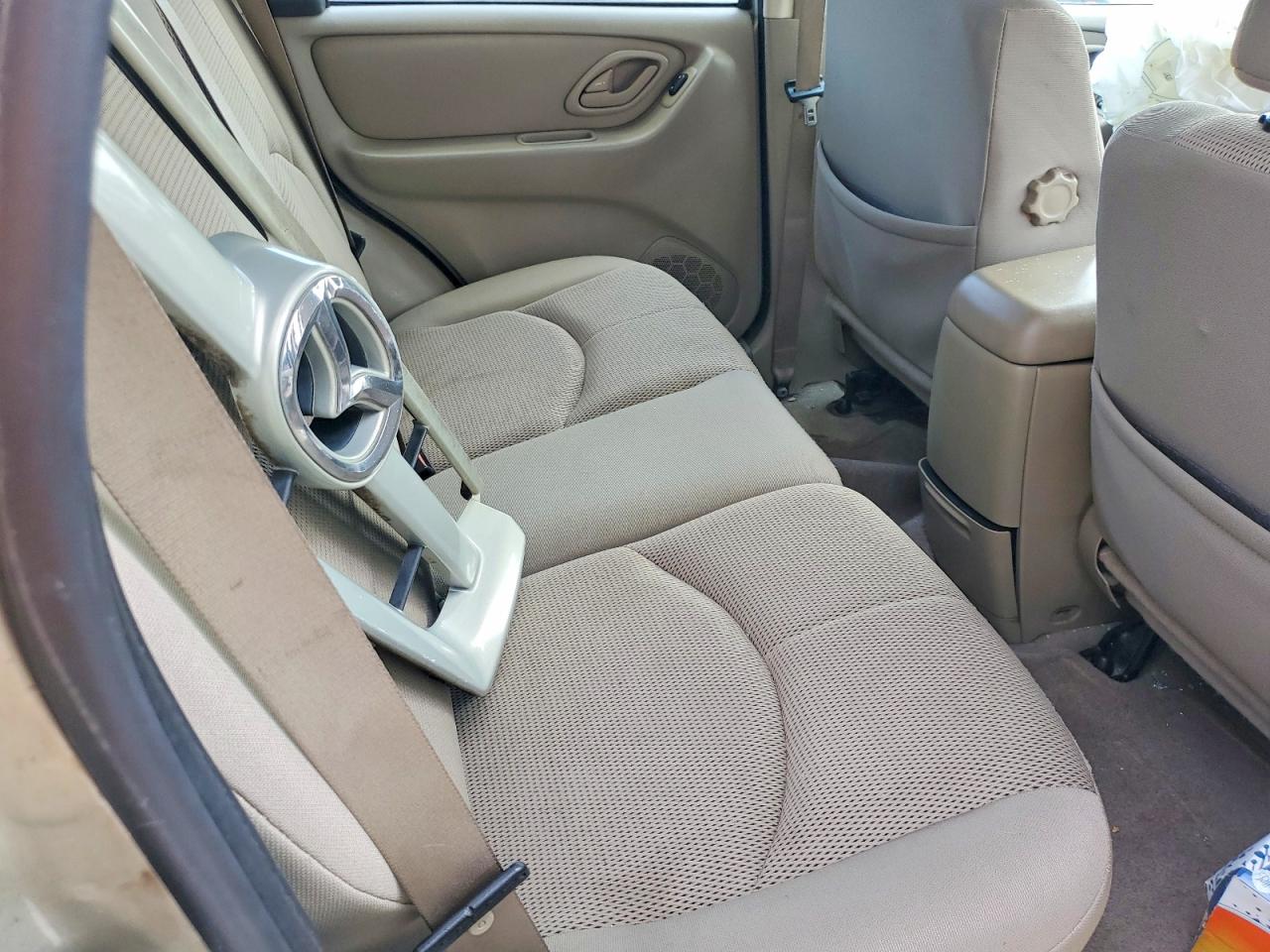 2005 Mazda Tribute S Бежевый vin: 4F2YZ04125KM01010