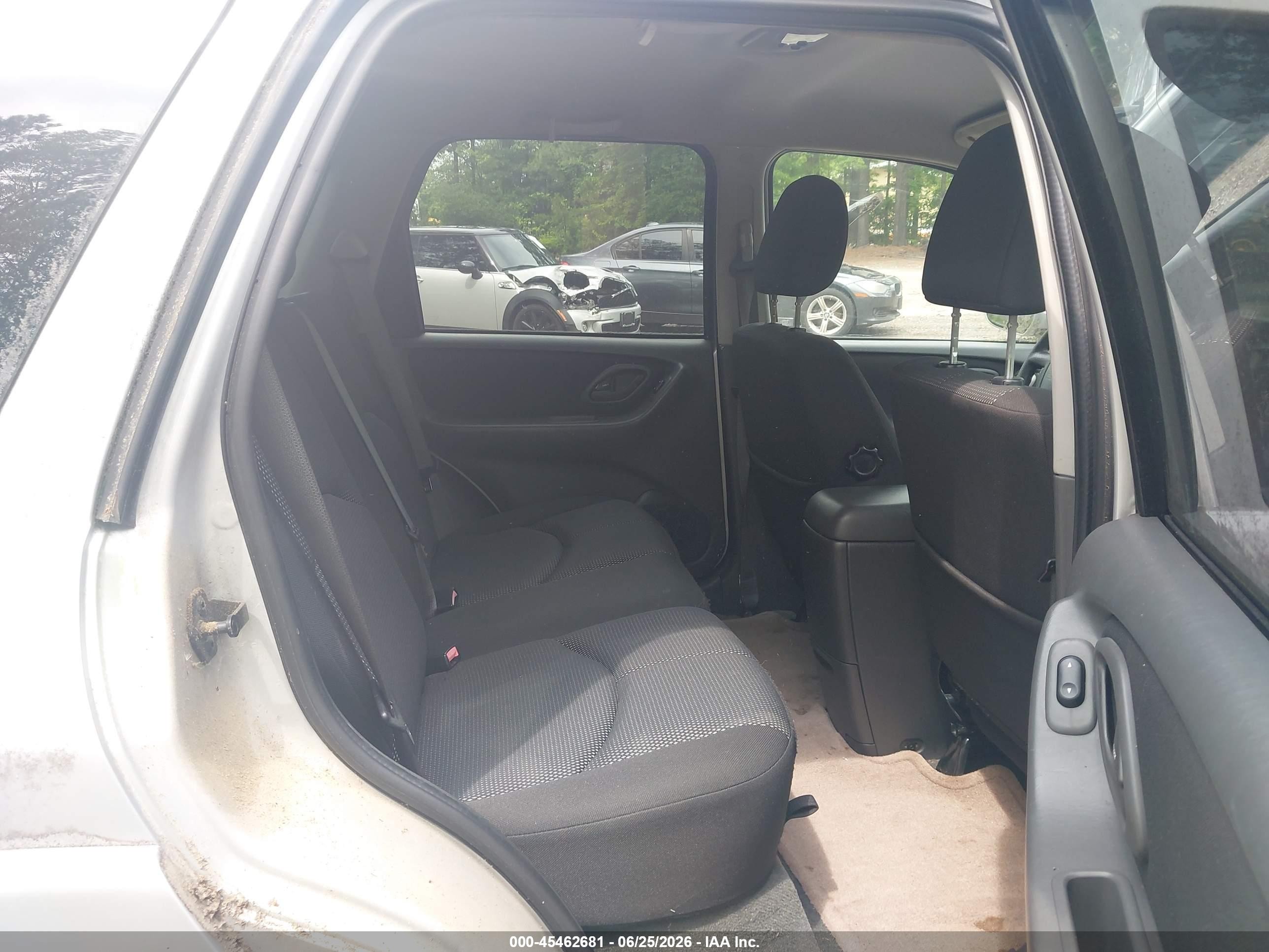 2006 Mazda Tribute S Silver vin: 4F2YZ04126KM20125