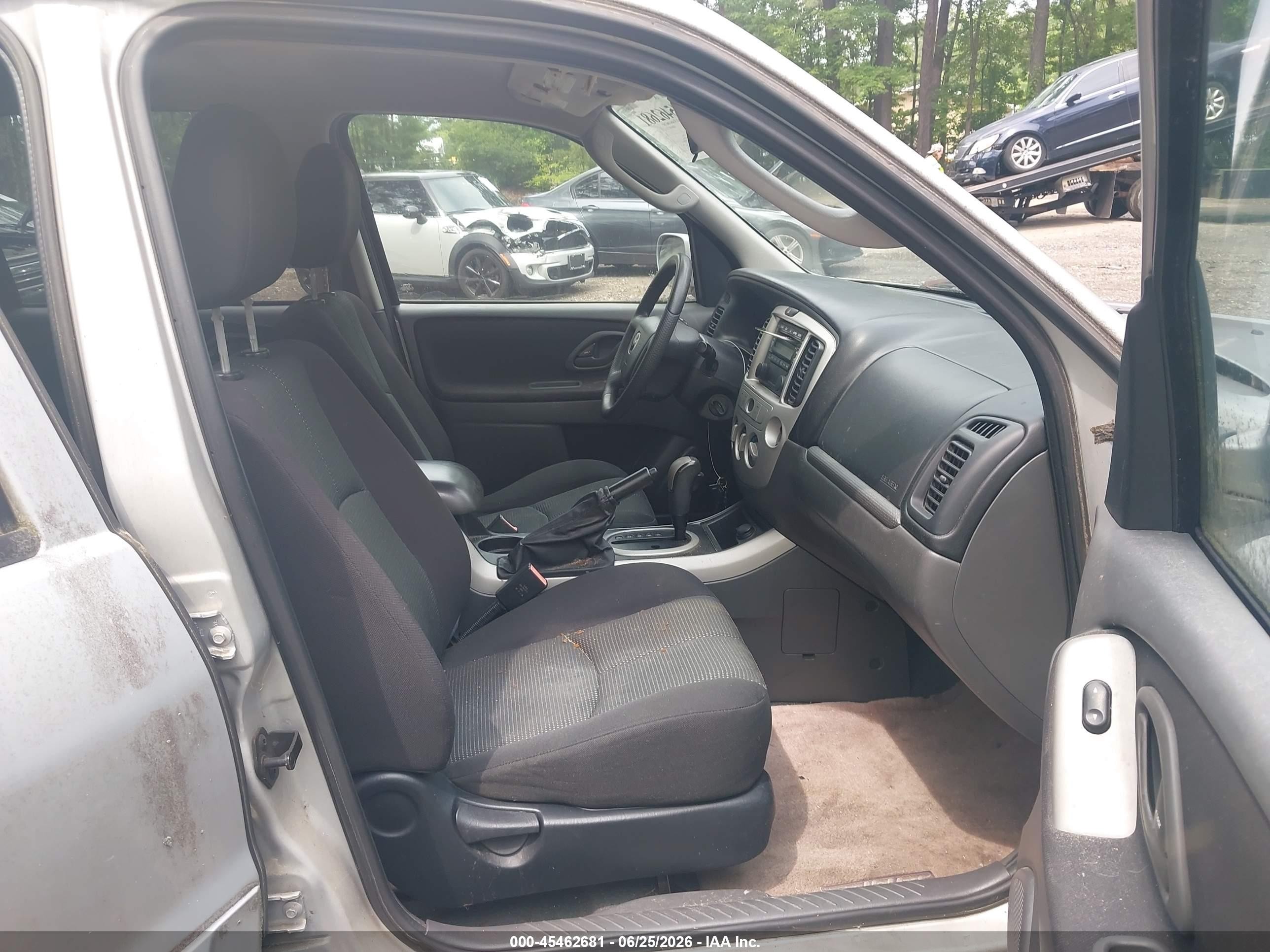 2006 Mazda Tribute S Silver vin: 4F2YZ04126KM20125