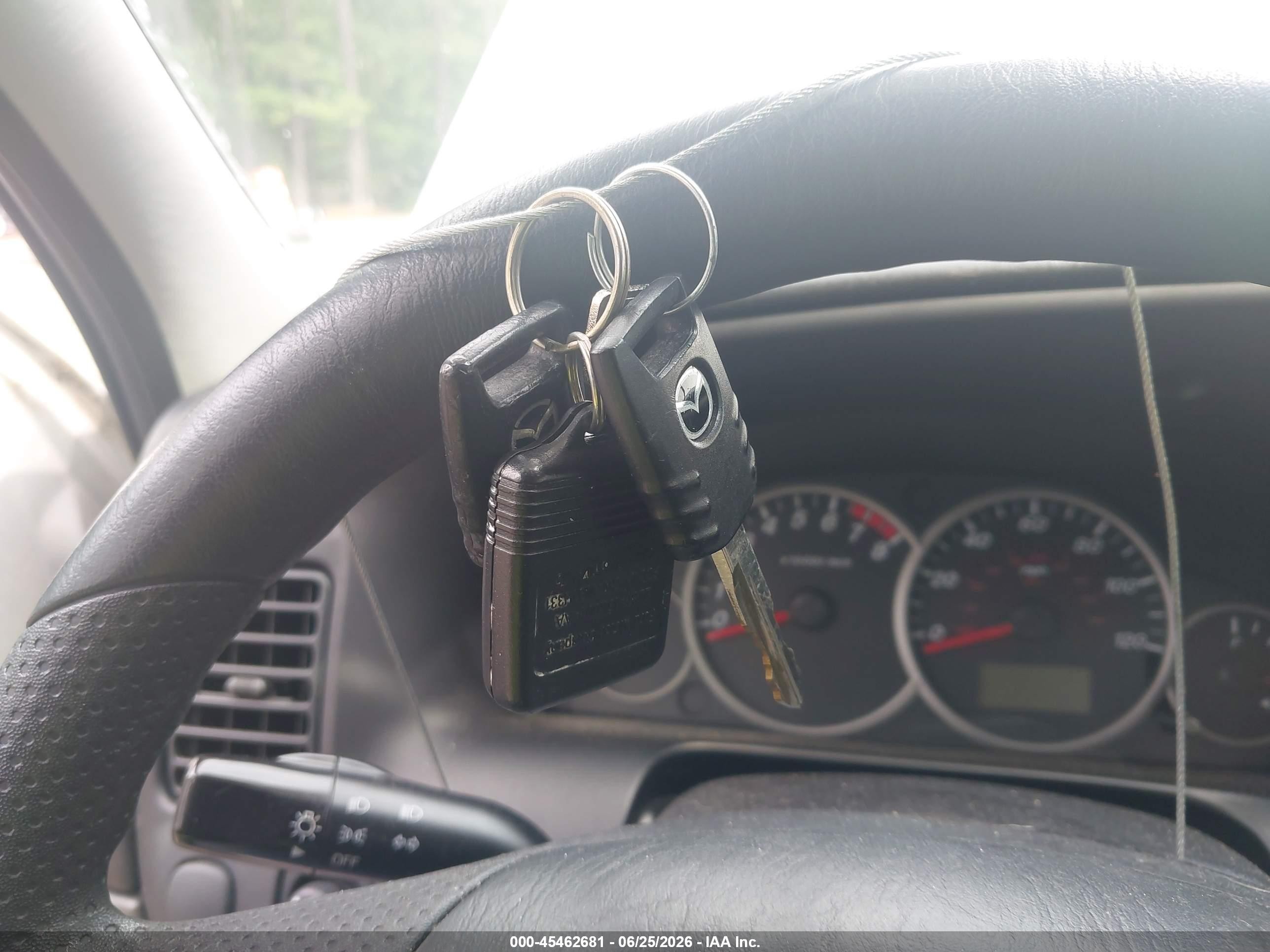 2006 Mazda Tribute S Silver vin: 4F2YZ04126KM20125