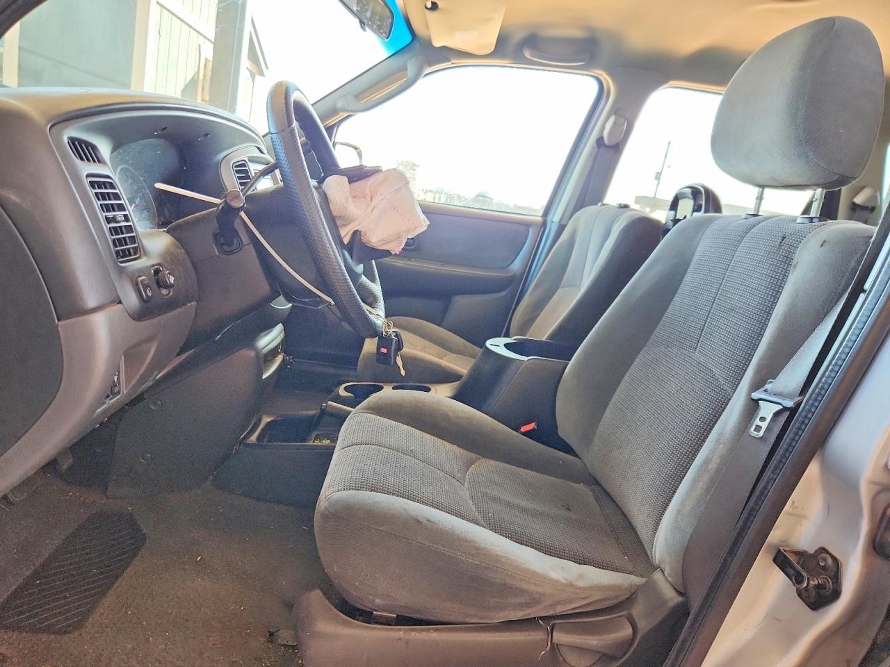 2004 Mazda Tribute Lx Серый vin: 4F2YZ04134KM26772