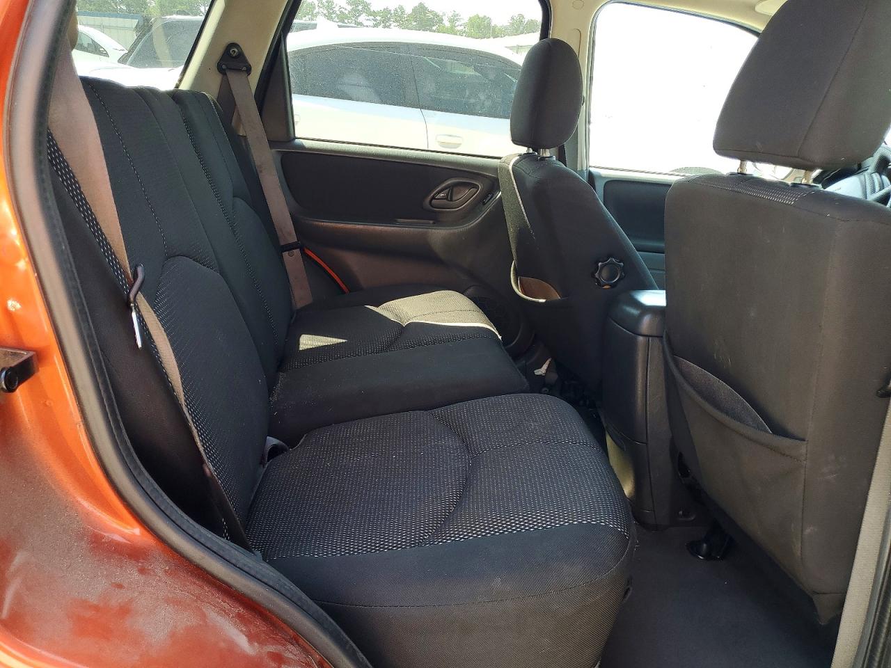 2005 Mazda Tribute S Оранжевый vin: 4F2YZ04185KM31919