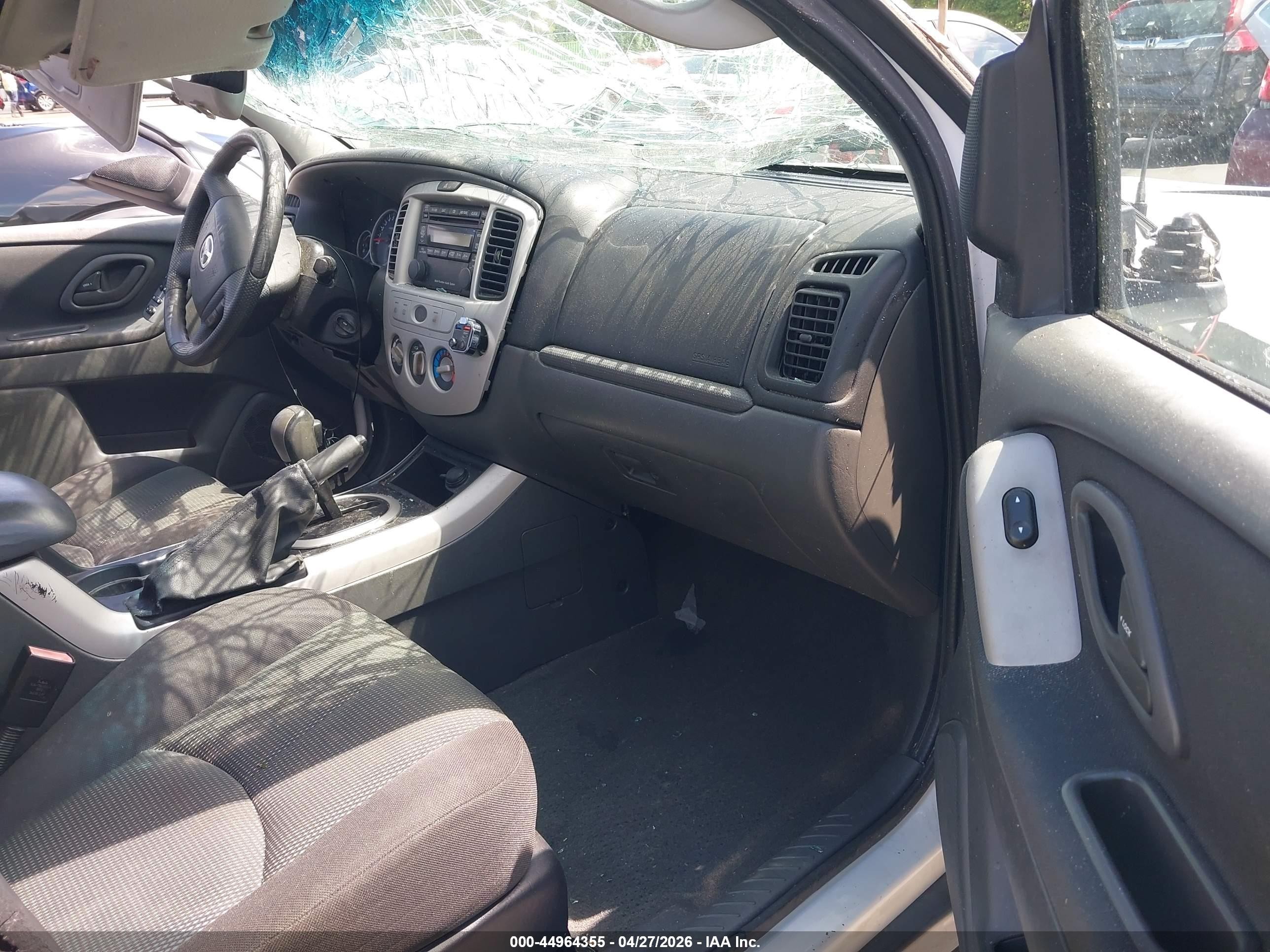 2005 Mazda Tribute S Белый vin: 4F2YZ04185KM60353