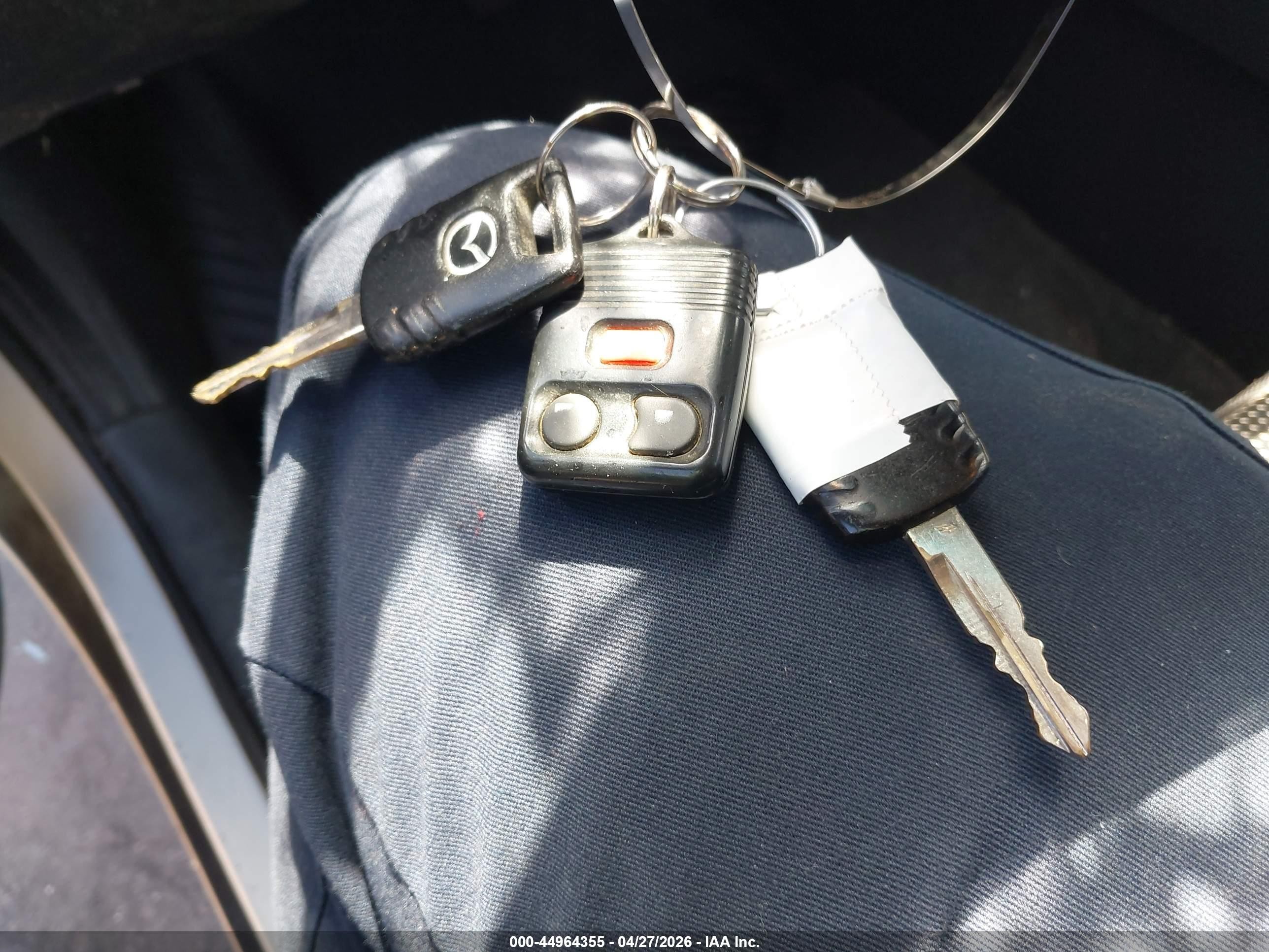 2005 Mazda Tribute S Белый vin: 4F2YZ04185KM60353