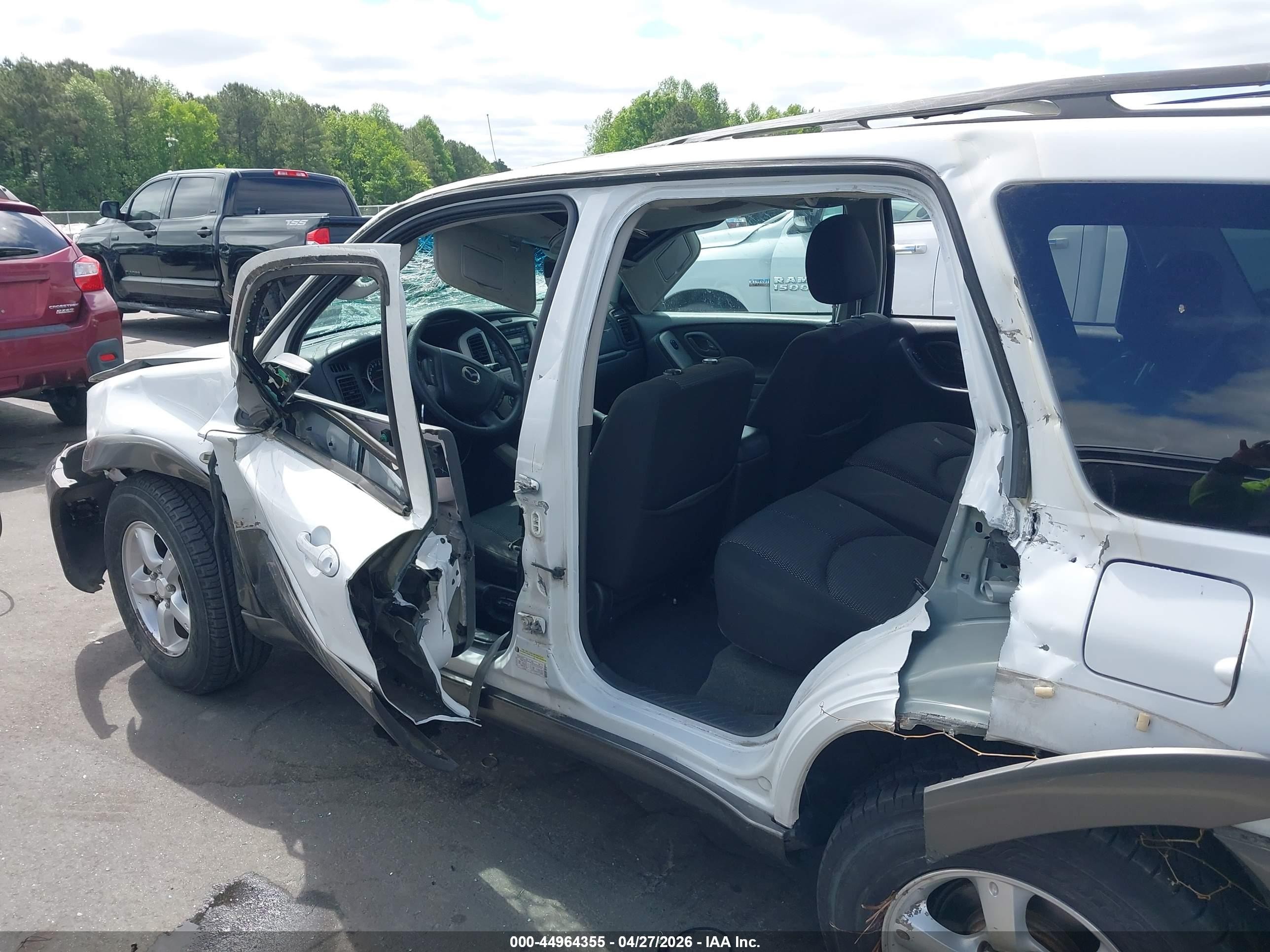 2005 Mazda Tribute S Белый vin: 4F2YZ04185KM60353
