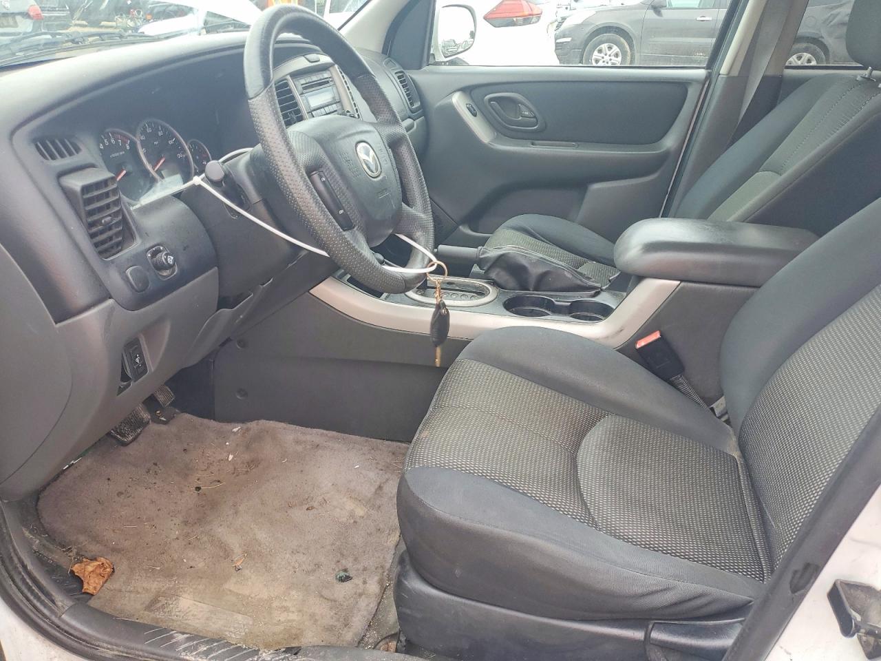 2005 Mazda Tribute S White vin: 4F2YZ041X5KM08657