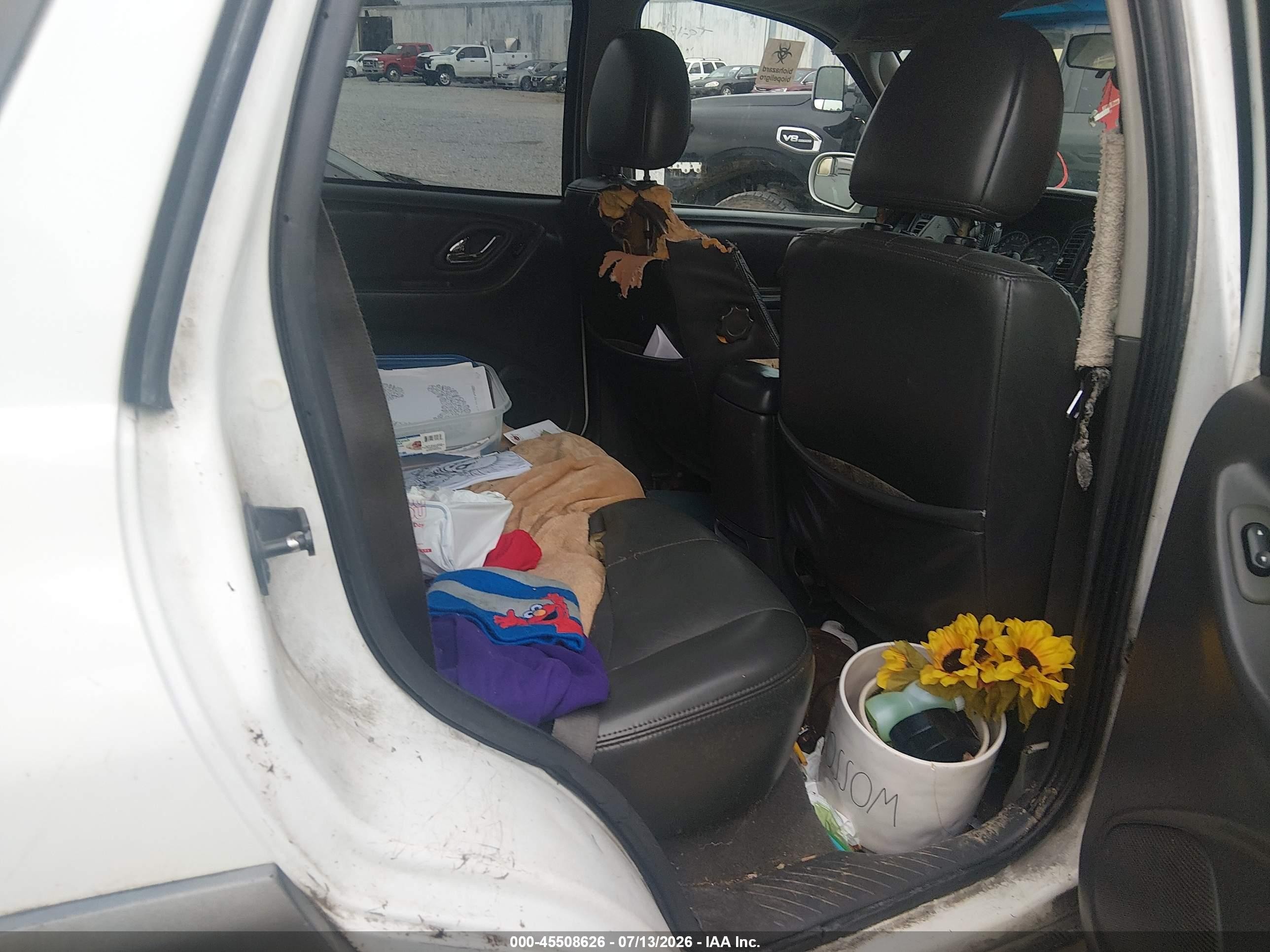 2005 Mazda Tribute S Белый vin: 4F2YZ06175KM36526
