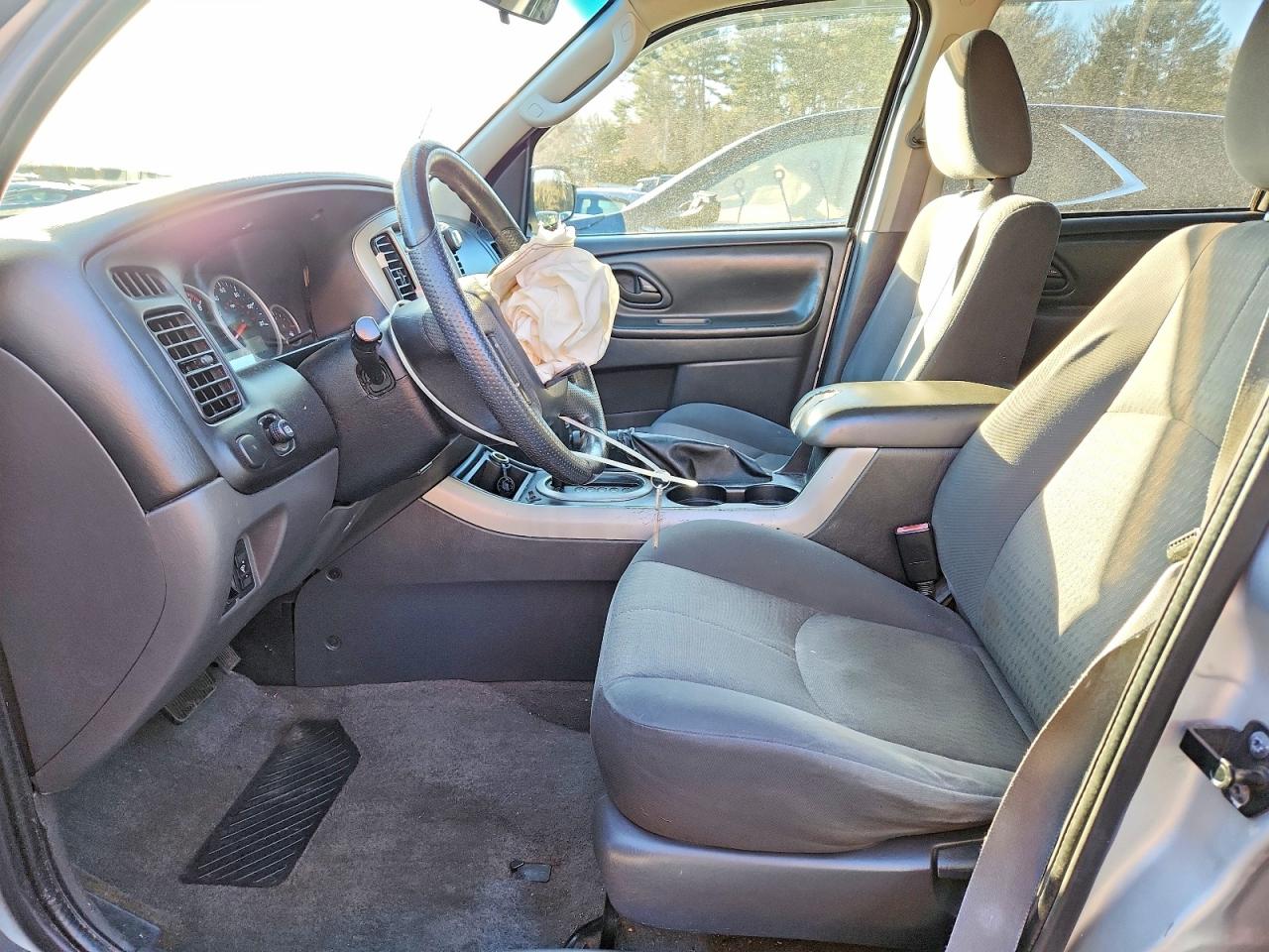 2005 Mazda Tribute I Silver vin: 4F2YZ92Z75KM52936
