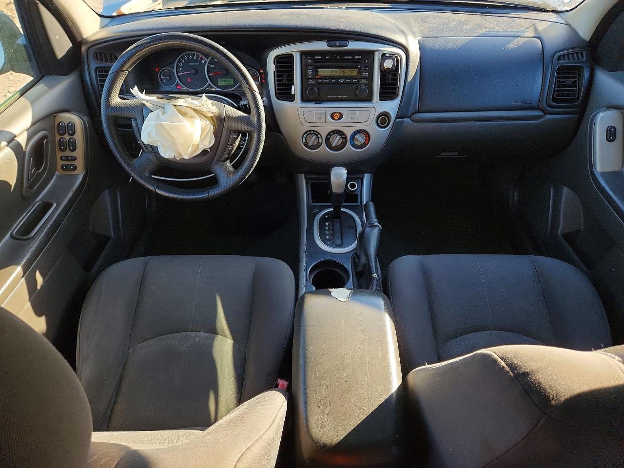 2005 Mazda Tribute I Silver vin: 4F2YZ92Z75KM52936
