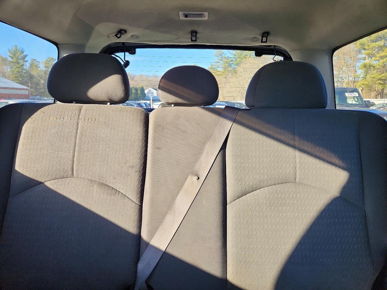 2005 Mazda Tribute I Silver vin: 4F2YZ92Z75KM52936