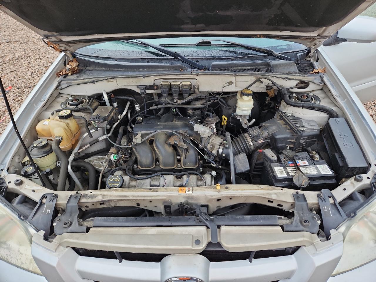 2005 Mazda Tribute S Серебряный vin: 4F2YZ94115KM17204