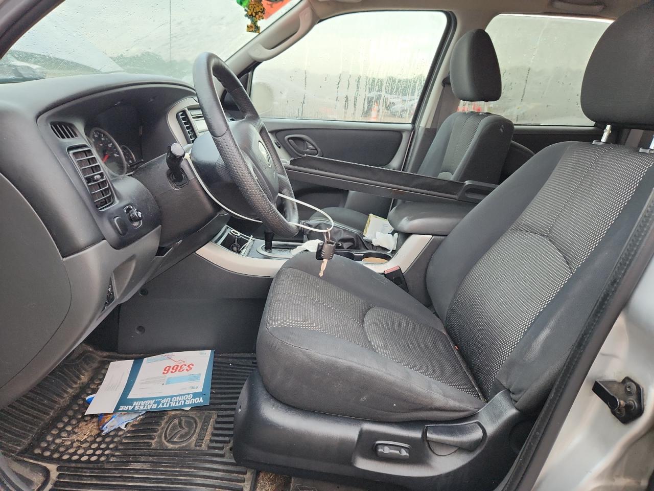 2005 Mazda Tribute S Серебряный vin: 4F2YZ94115KM17204