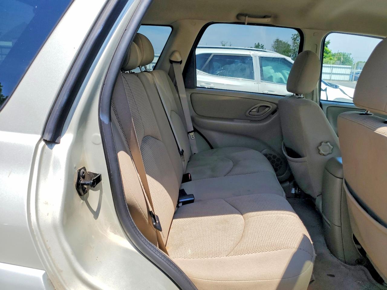 2006 Mazda Tribute S Beige vin: 4F2YZ94116KM11436