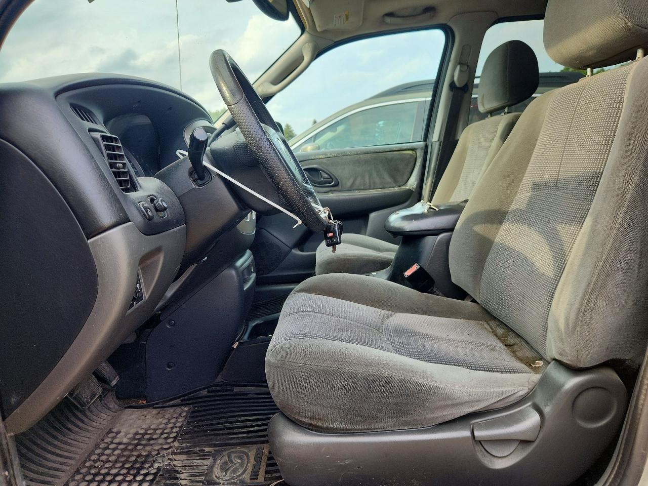 2004 Mazda Tribute Lx Cream vin: 4F2YZ94124KM21972