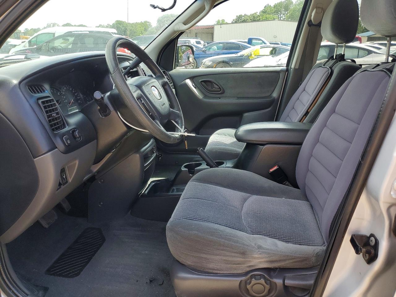 2003 Mazda Tribute Lx Silver vin: 4F2YZ94143KM11202