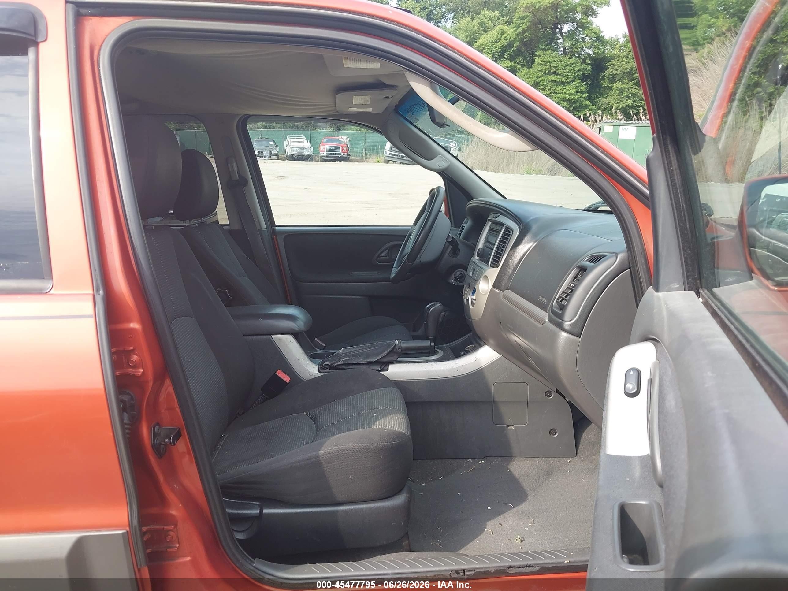 2005 Mazda Tribute S Orange vin: 4F2YZ94155KM34877
