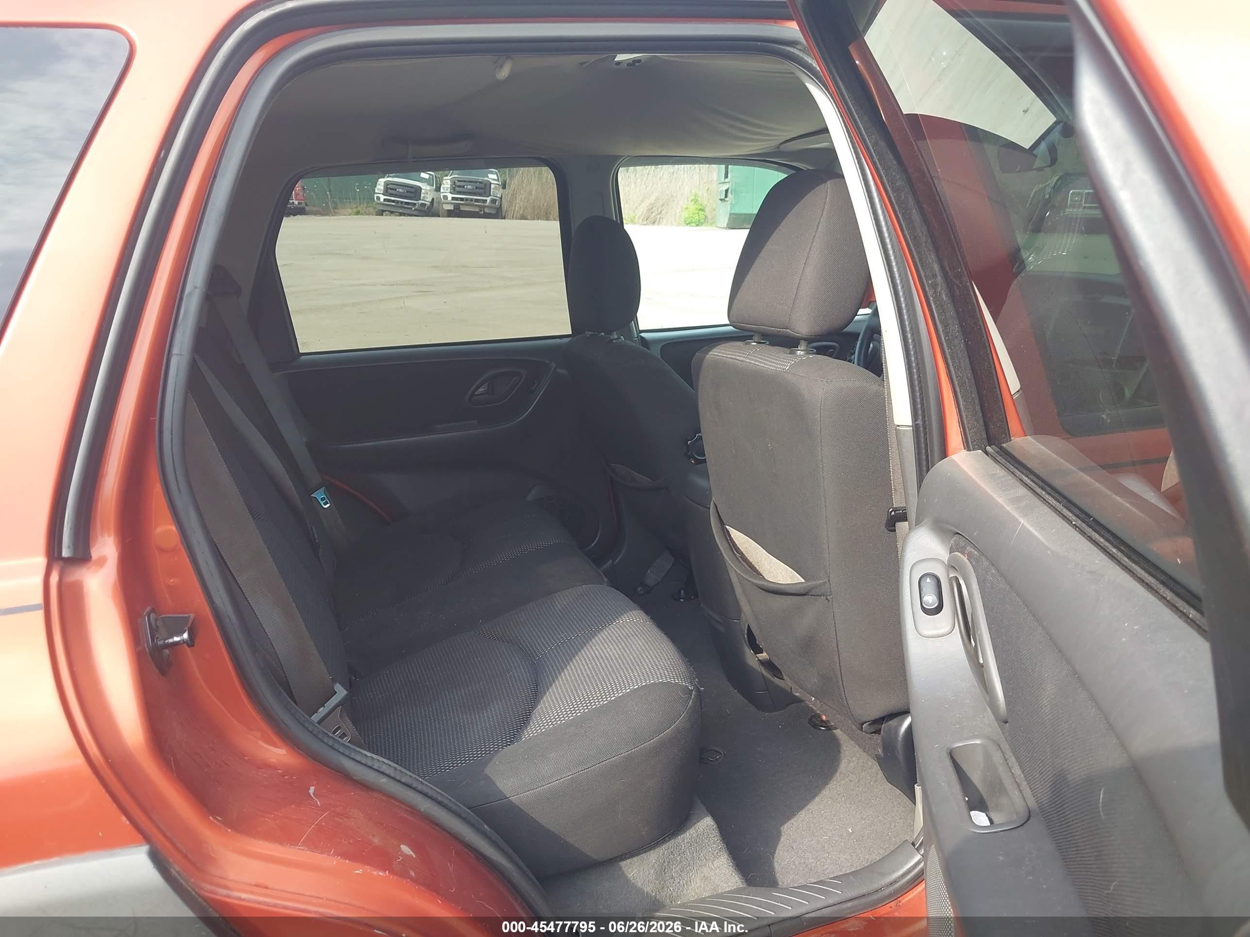 2005 Mazda Tribute S Orange vin: 4F2YZ94155KM34877
