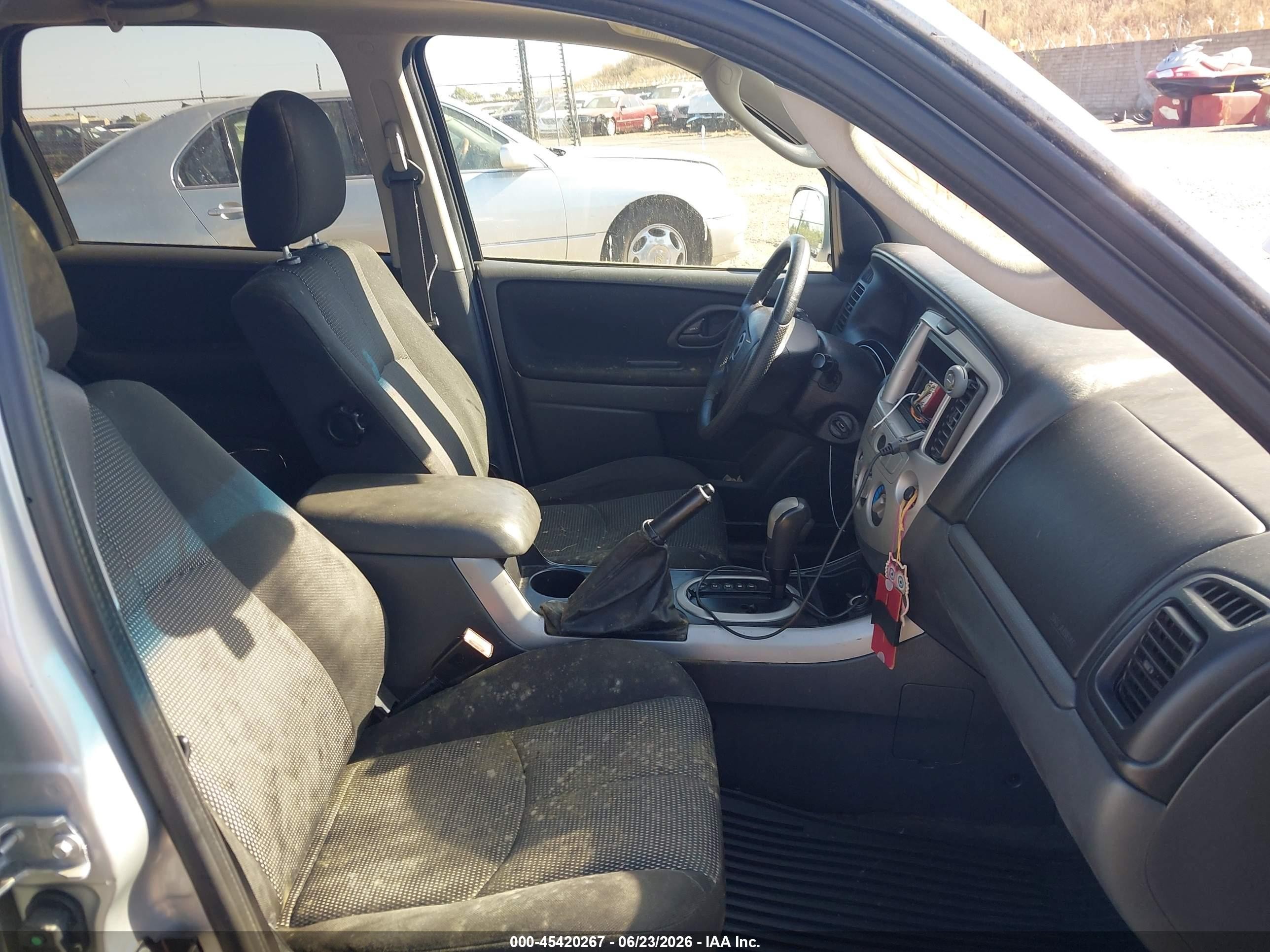 2005 Mazda Tribute S Silver vin: 4F2YZ94165KM50781