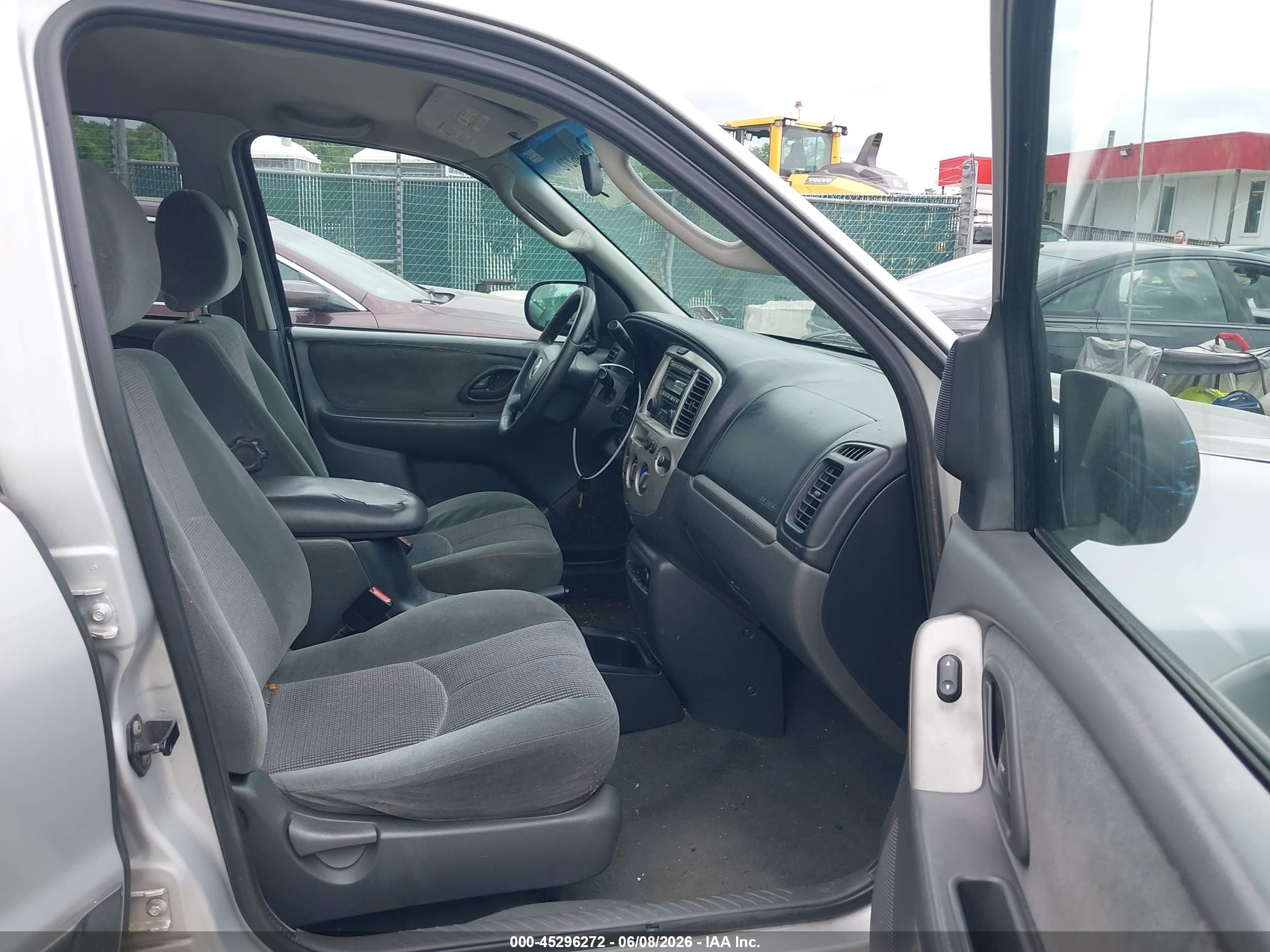 2004 Mazda Tribute Lx V6 Silver vin: 4F2YZ941X4KM05549