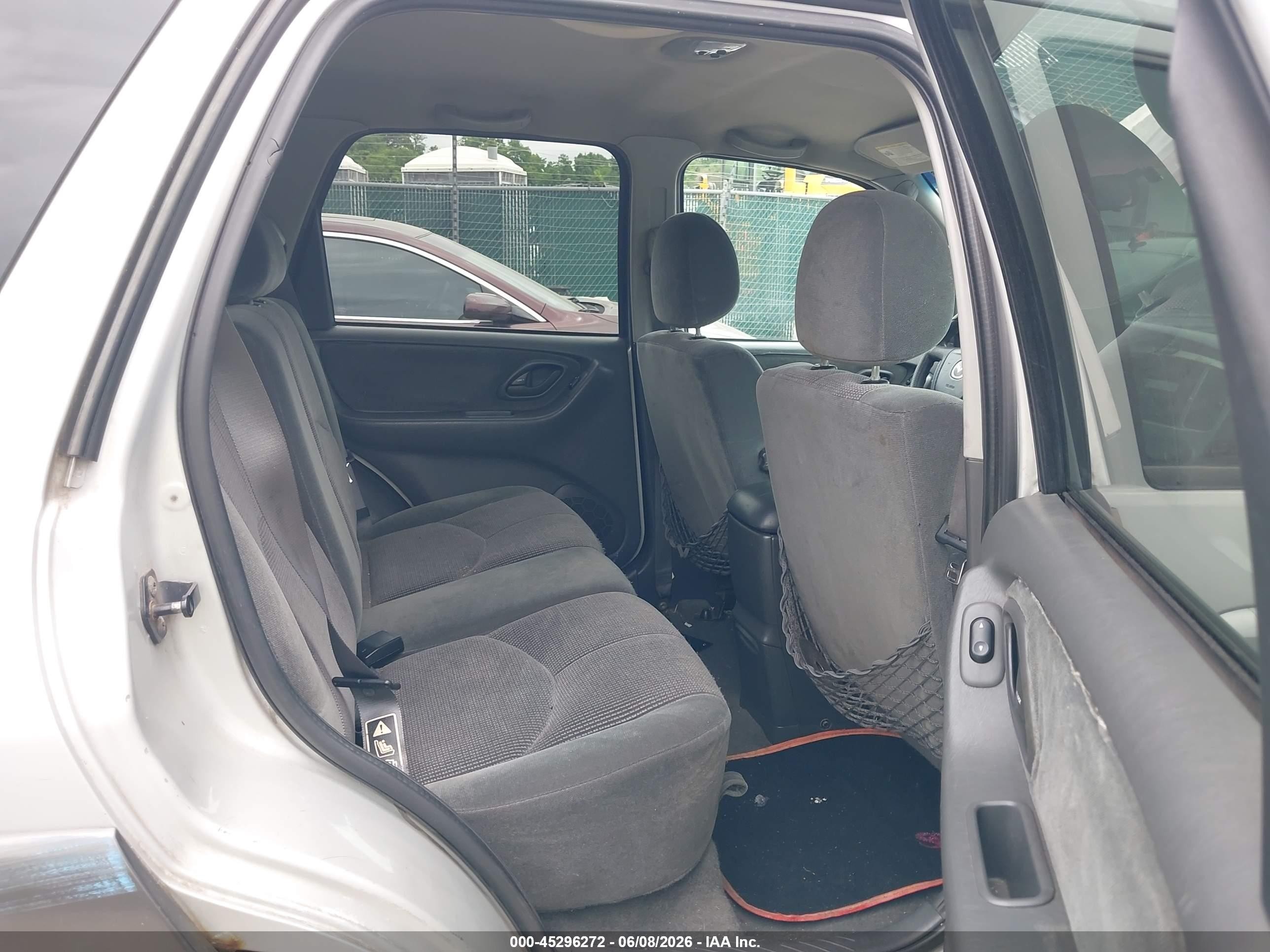 2004 Mazda Tribute Lx V6 Silver vin: 4F2YZ941X4KM05549