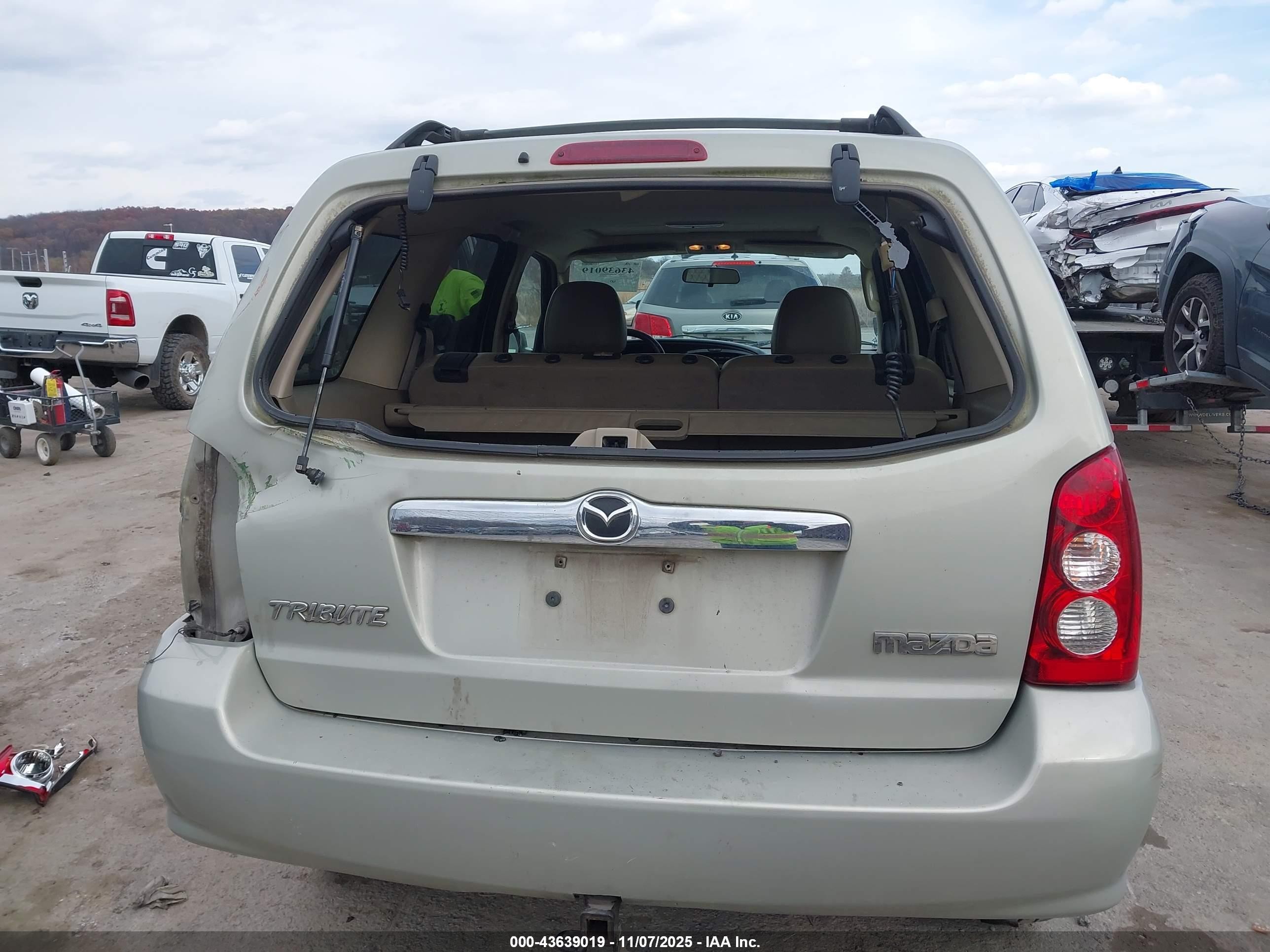 2005 Mazda Tribute S Tan vin: 4F2YZ96175KM40015