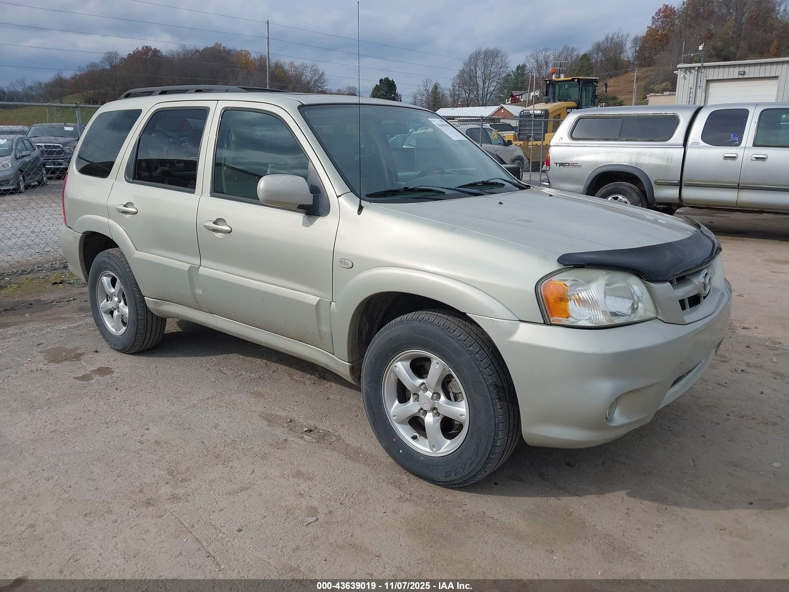 2005 Mazda Tribute S Tan vin: 4F2YZ96175KM40015