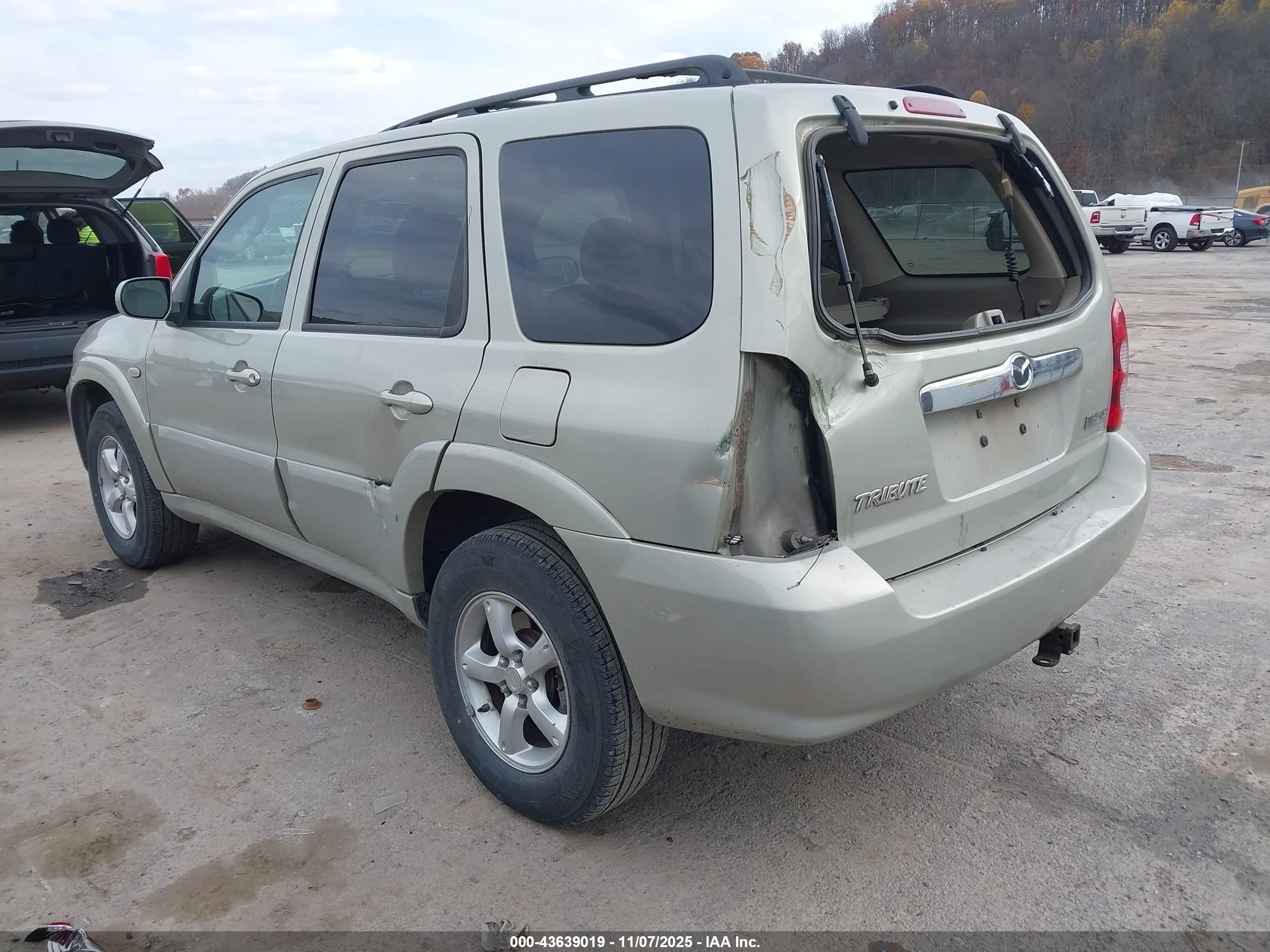 2005 Mazda Tribute S Tan vin: 4F2YZ96175KM40015