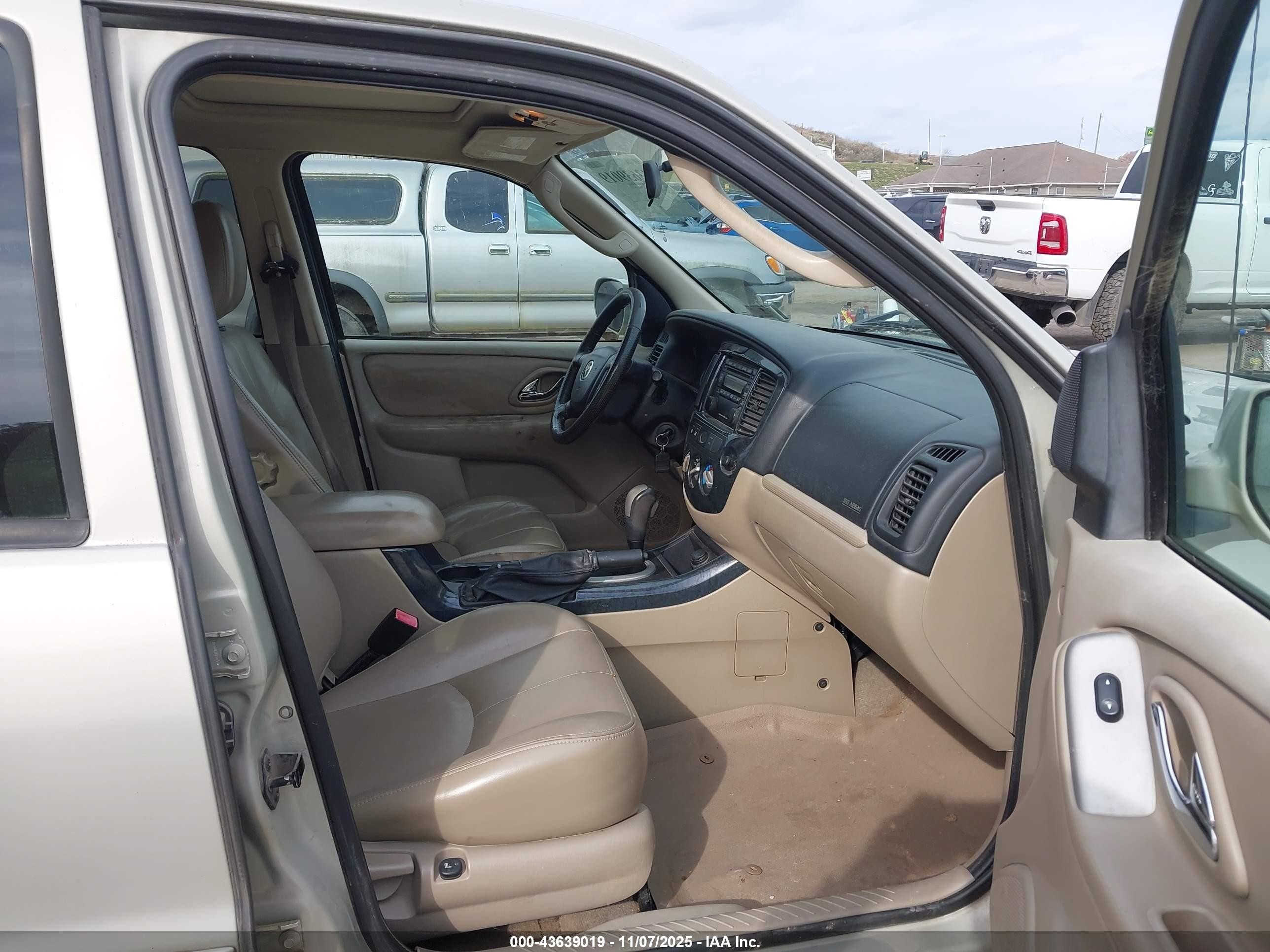 2005 Mazda Tribute S Tan vin: 4F2YZ96175KM40015