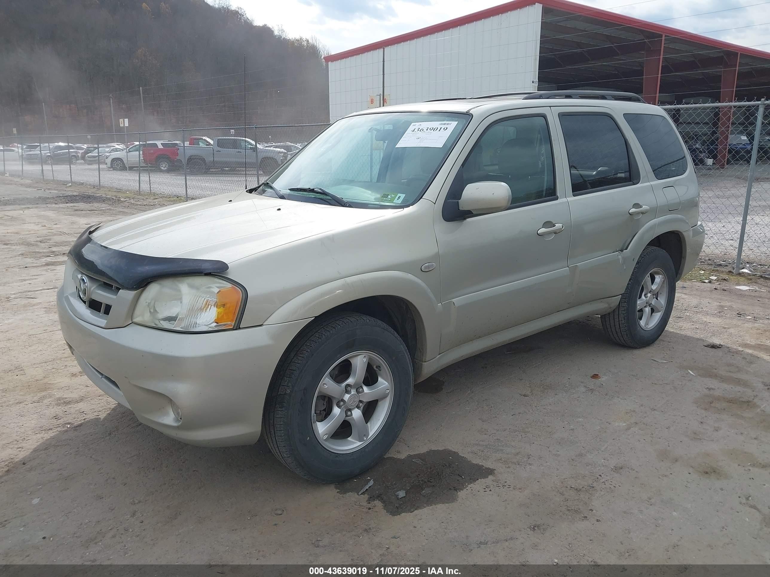 2005 Mazda Tribute S Tan vin: 4F2YZ96175KM40015
